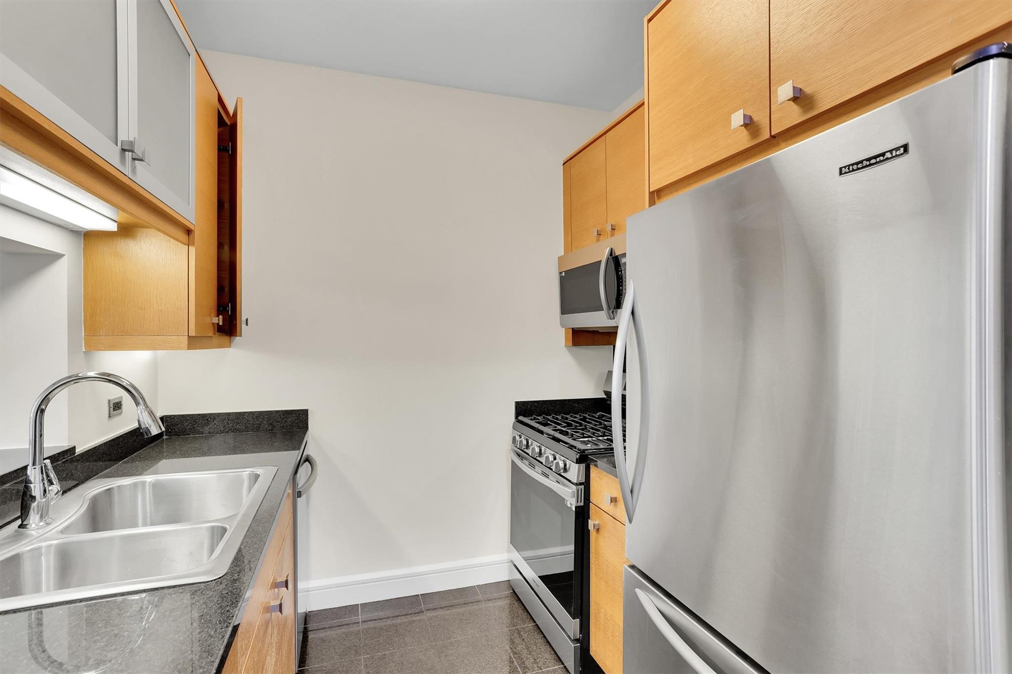 120 Riverside Boulevard # 10T, New York (Manhattan), NY 10069