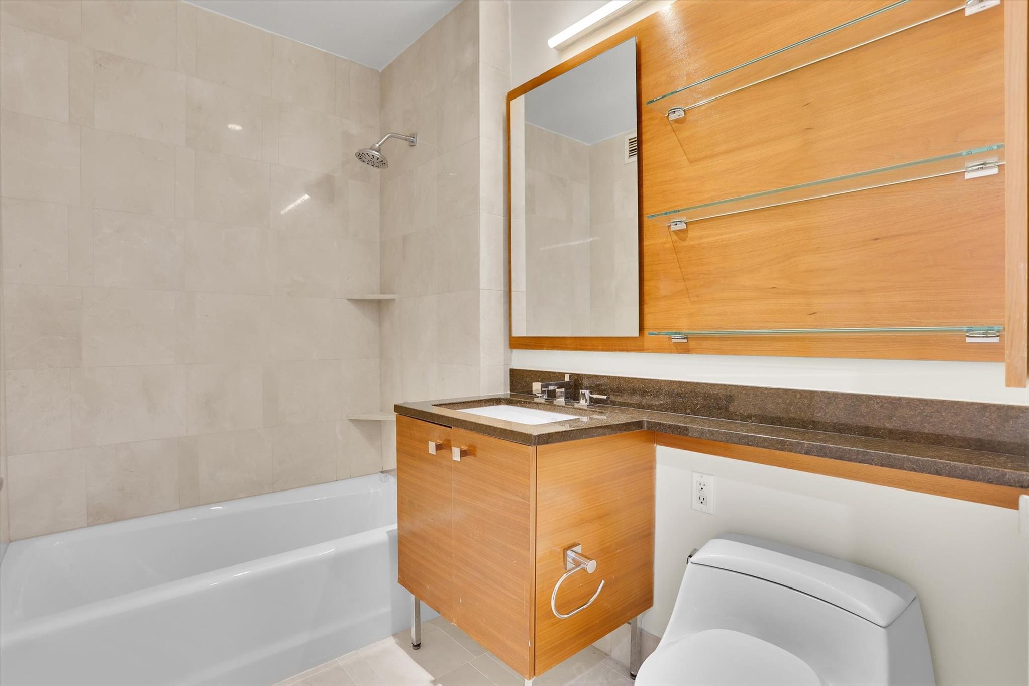 120 Riverside Boulevard # 10T, New York (Manhattan), NY 10069