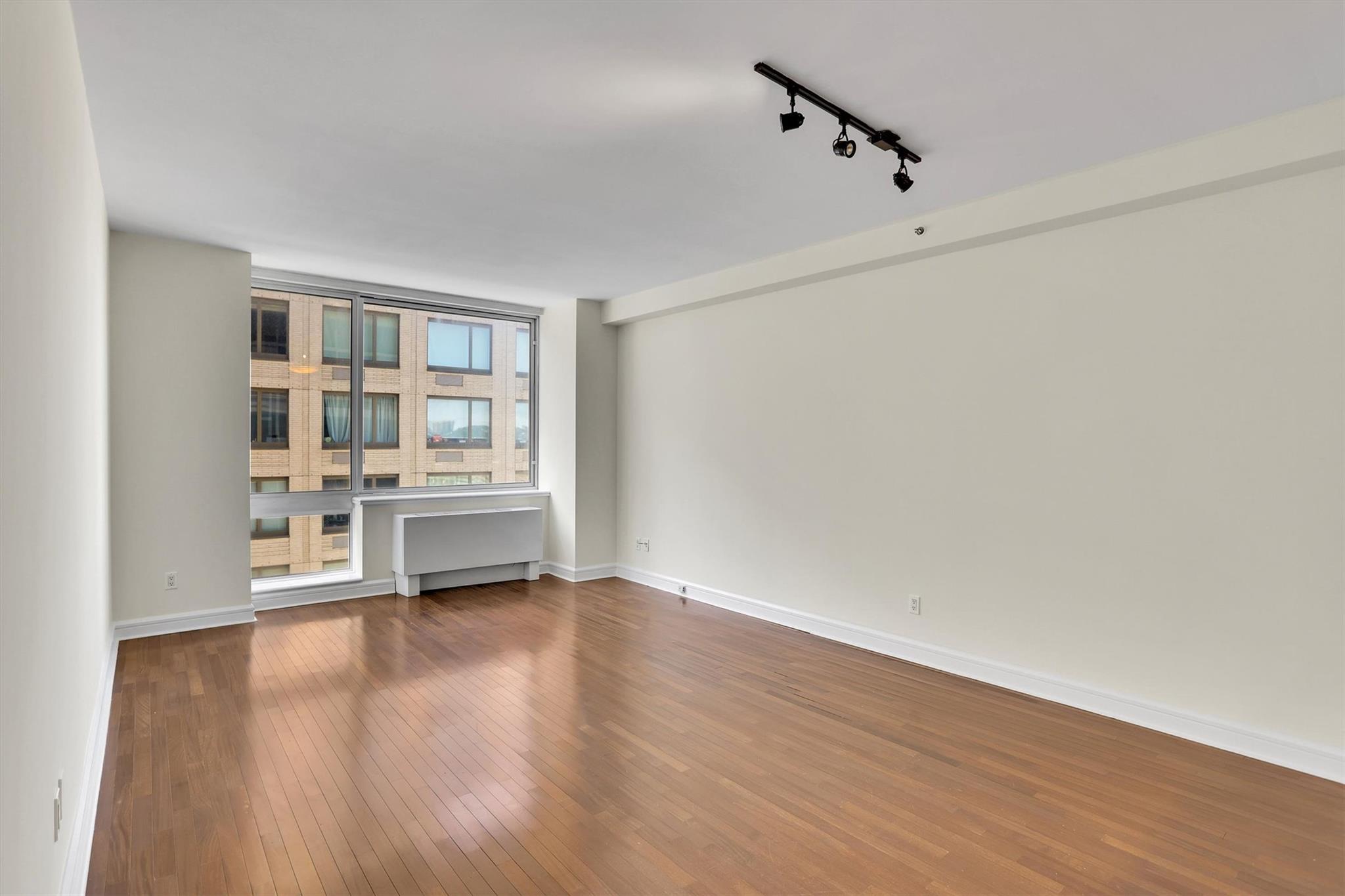 120 Riverside Boulevard # 10T, New York (Manhattan), NY 10069