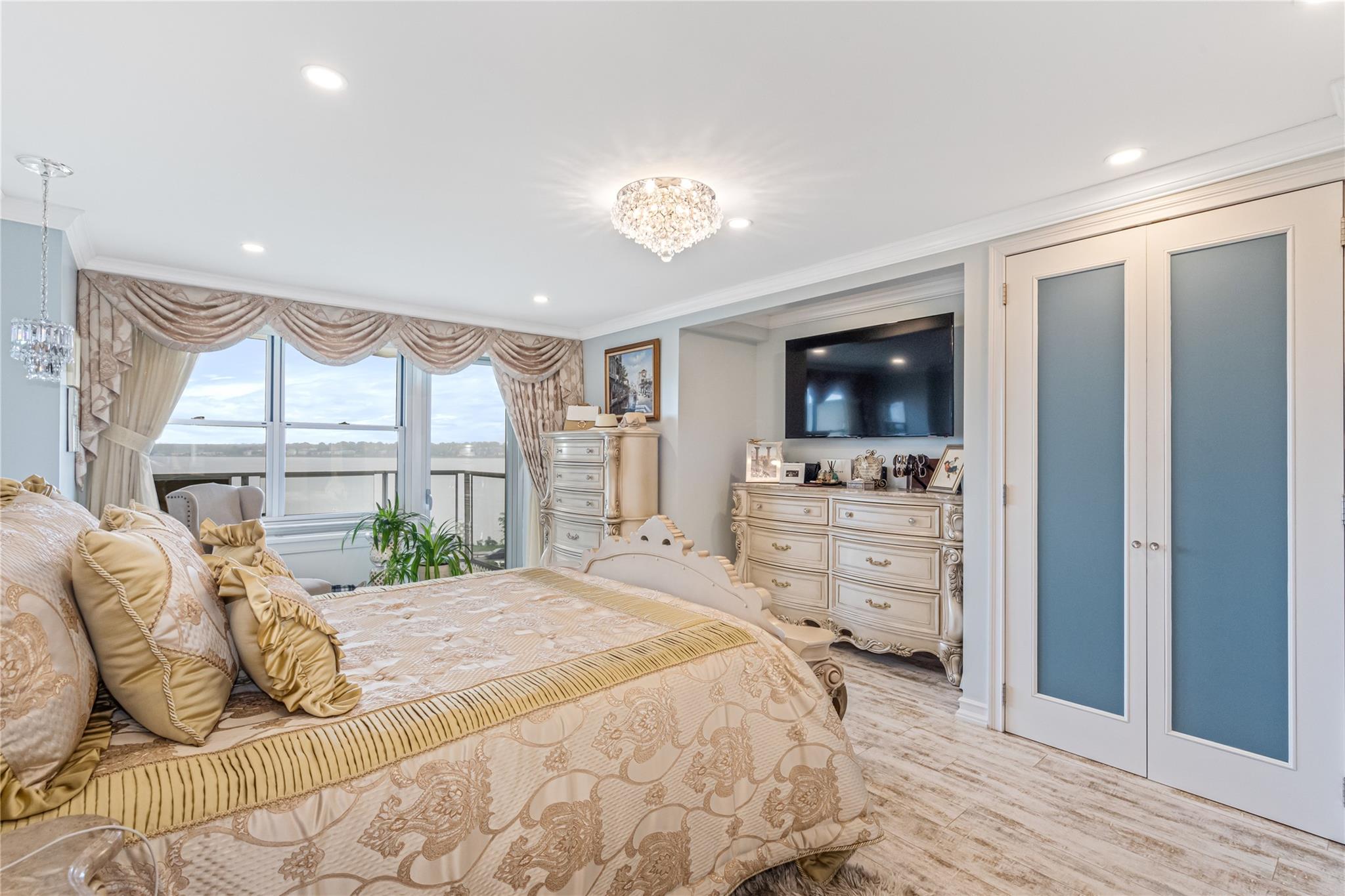 17-85 215th Street # 4M, Bayside, NY 11360