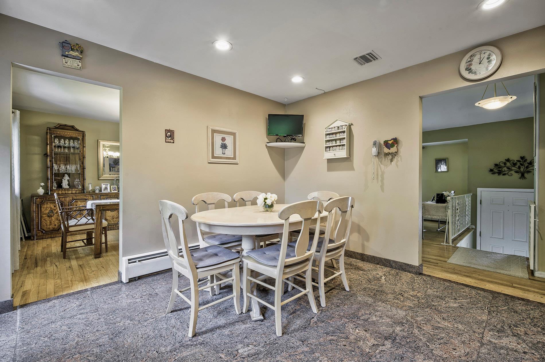 1 Glen Lane, Glenwood Landing, NY 11547