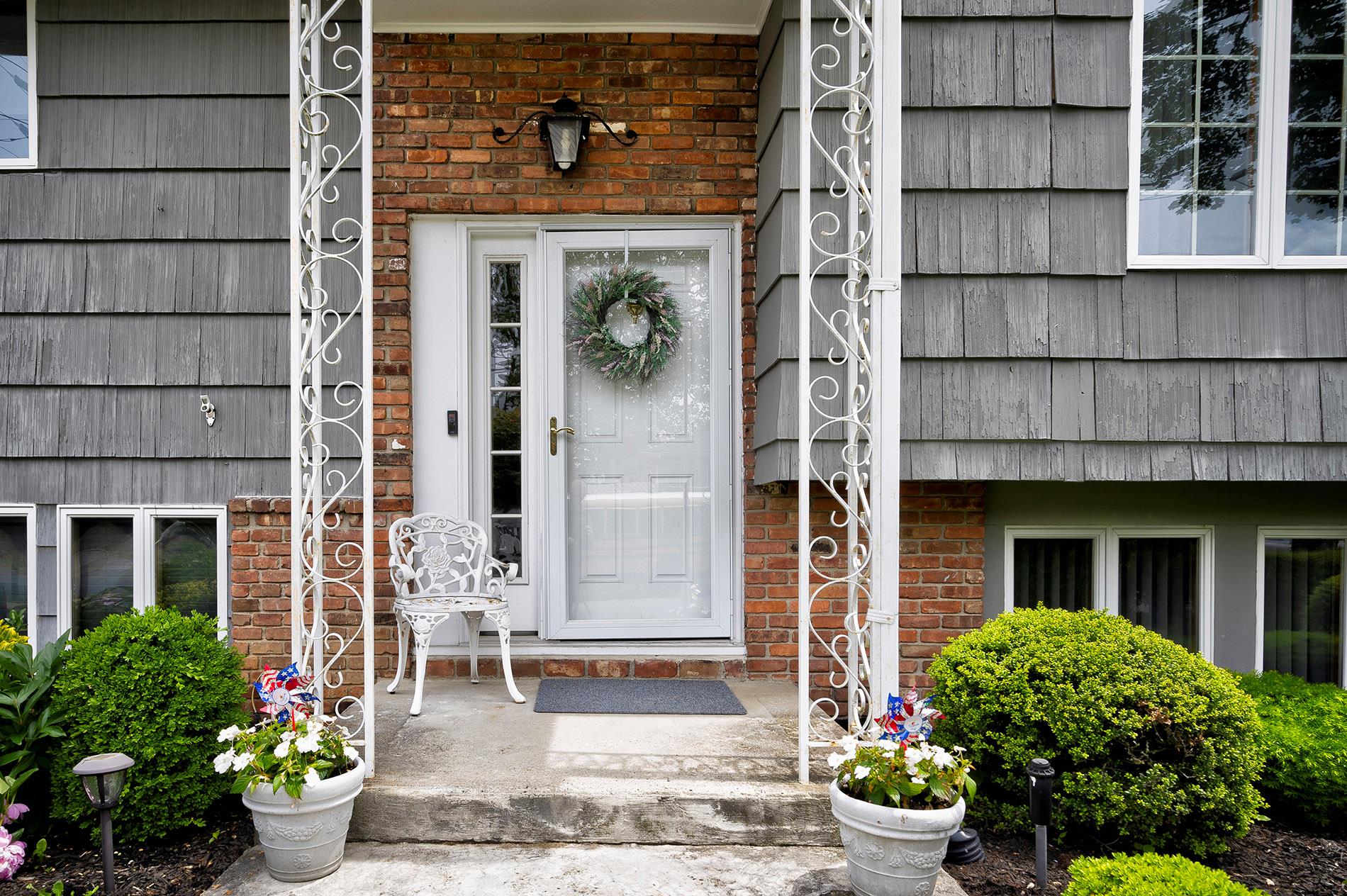 1 Glen Lane, Glenwood Landing, NY 11547