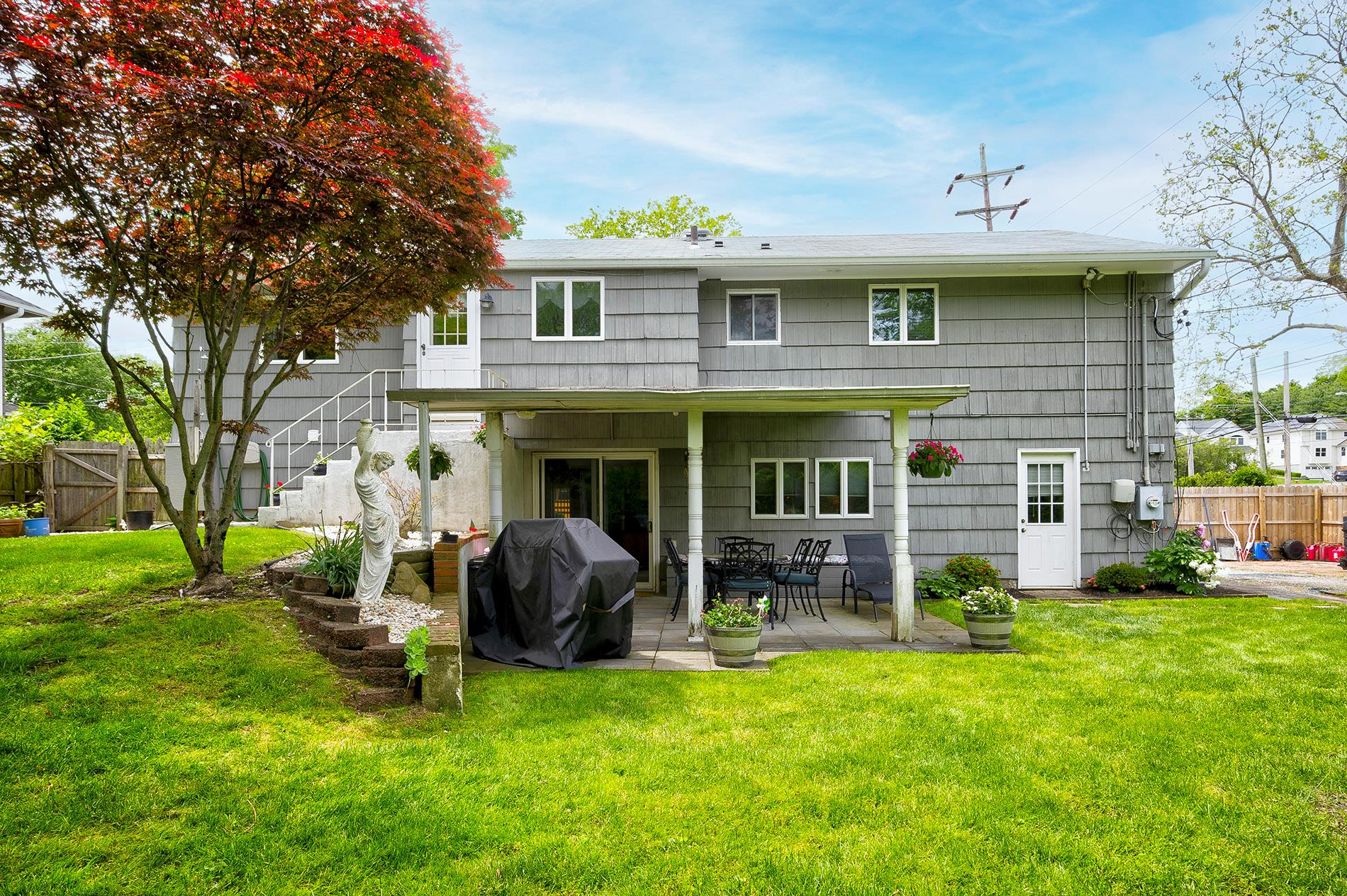 1 Glen Lane, Glenwood Landing, NY 11547