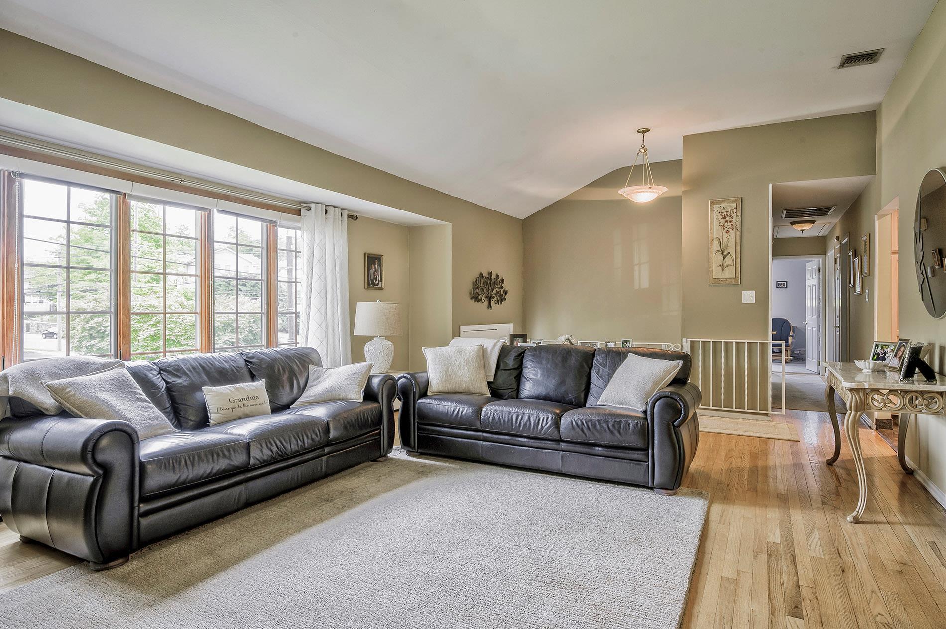 1 Glen Lane, Glenwood Landing, NY 11547