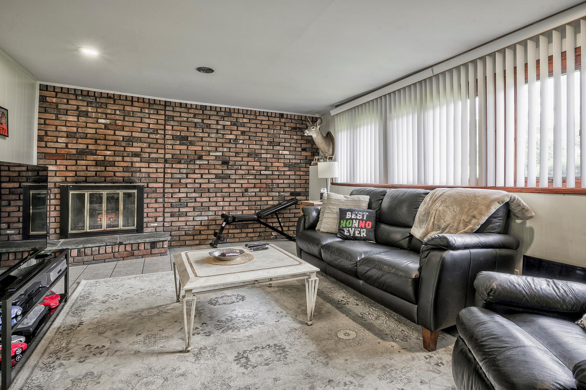 1 Glen Lane, Glenwood Landing, NY 11547