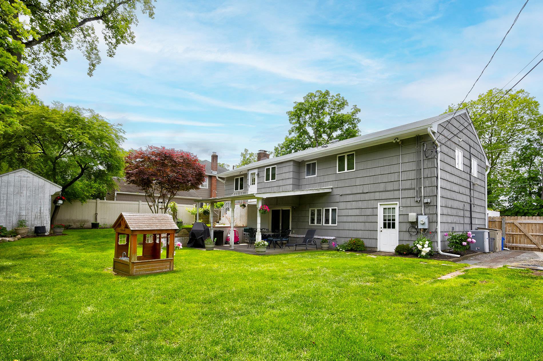 1 Glen Lane, Glenwood Landing, NY 11547