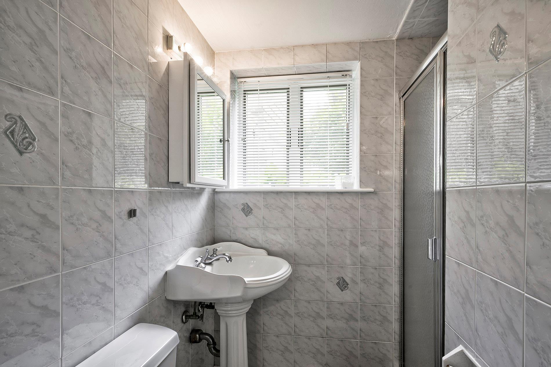 1 Glen Lane, Glenwood Landing, NY 11547