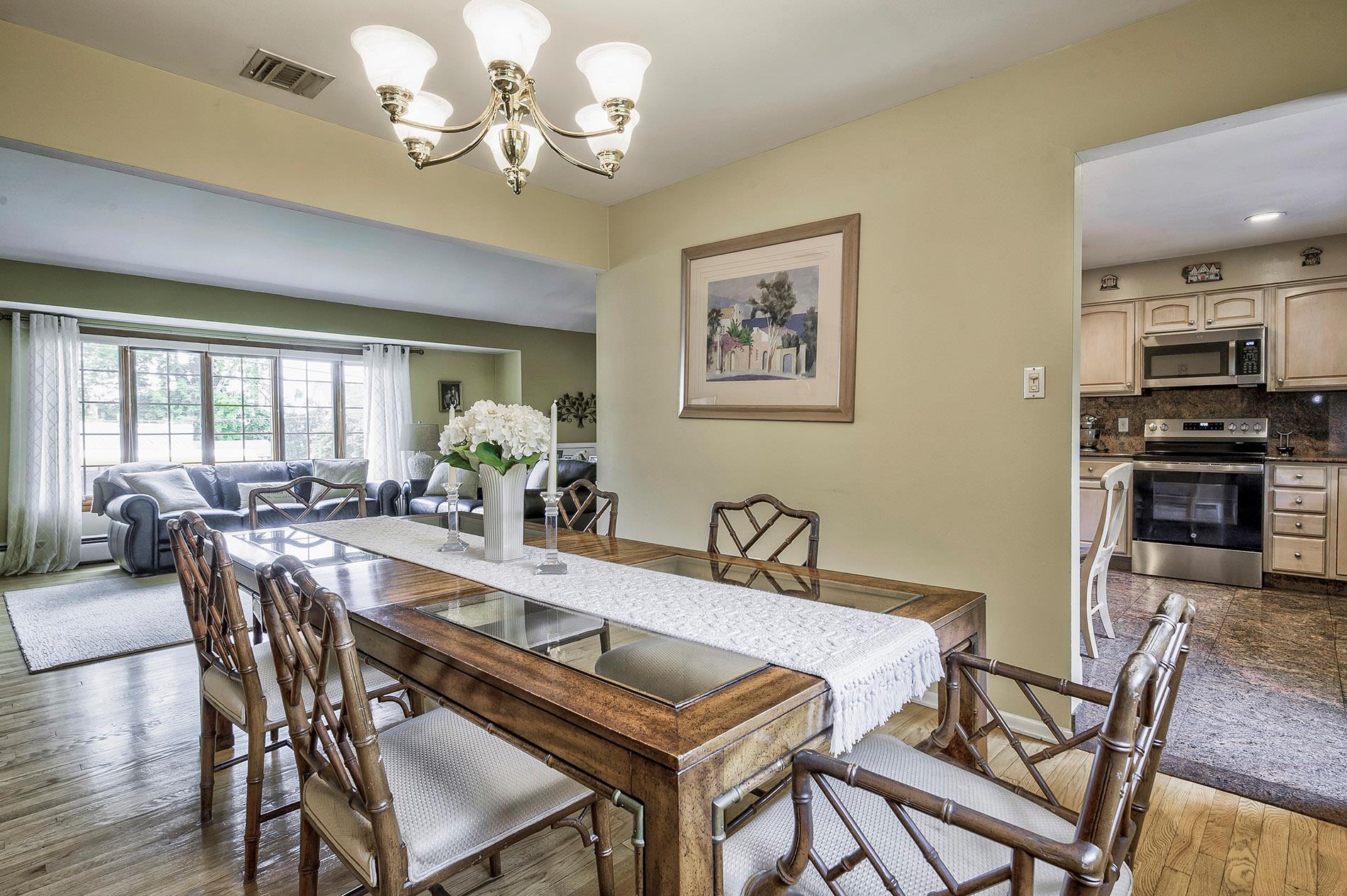 1 Glen Lane, Glenwood Landing, NY 11547