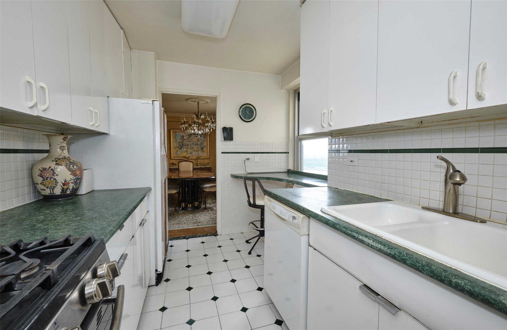 110-11 Queens Boulevard # 27G, Forest Hills, NY 11375