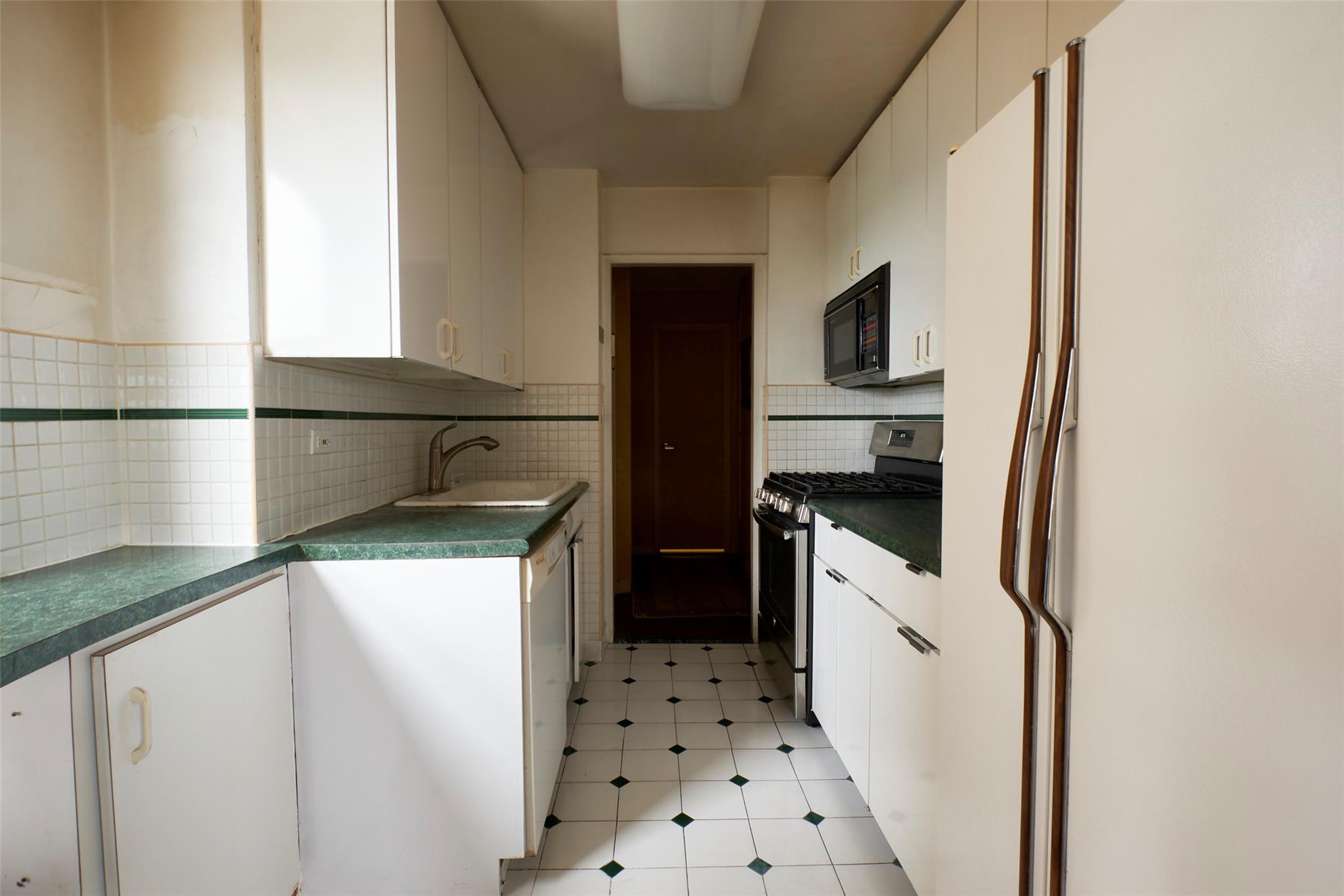 110-11 Queens Boulevard # 27G, Forest Hills, NY 11375