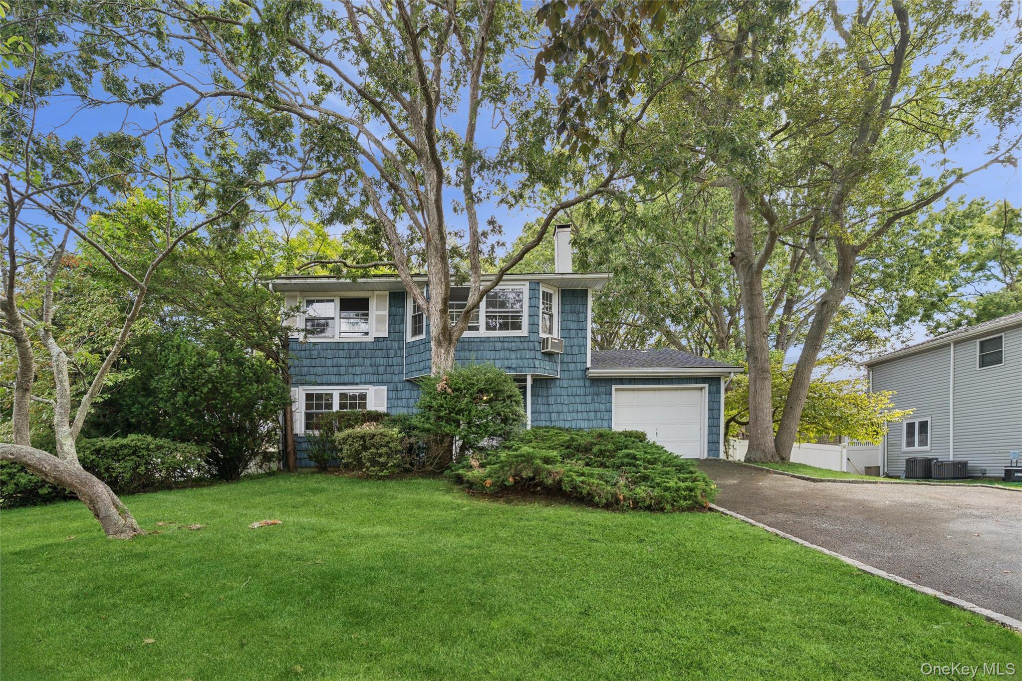 183 Ballad Circle, Holbrook, NY 11741