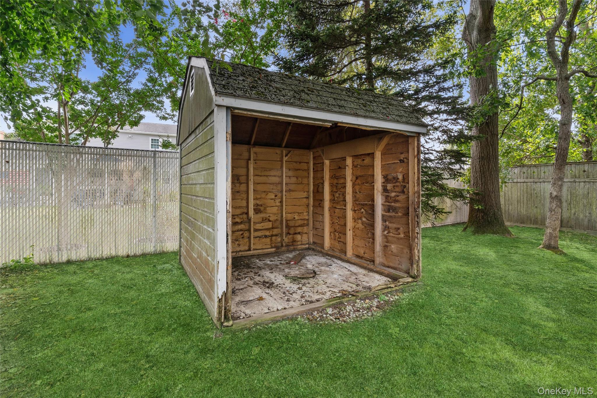 183 Ballad Circle, Holbrook, NY 11741