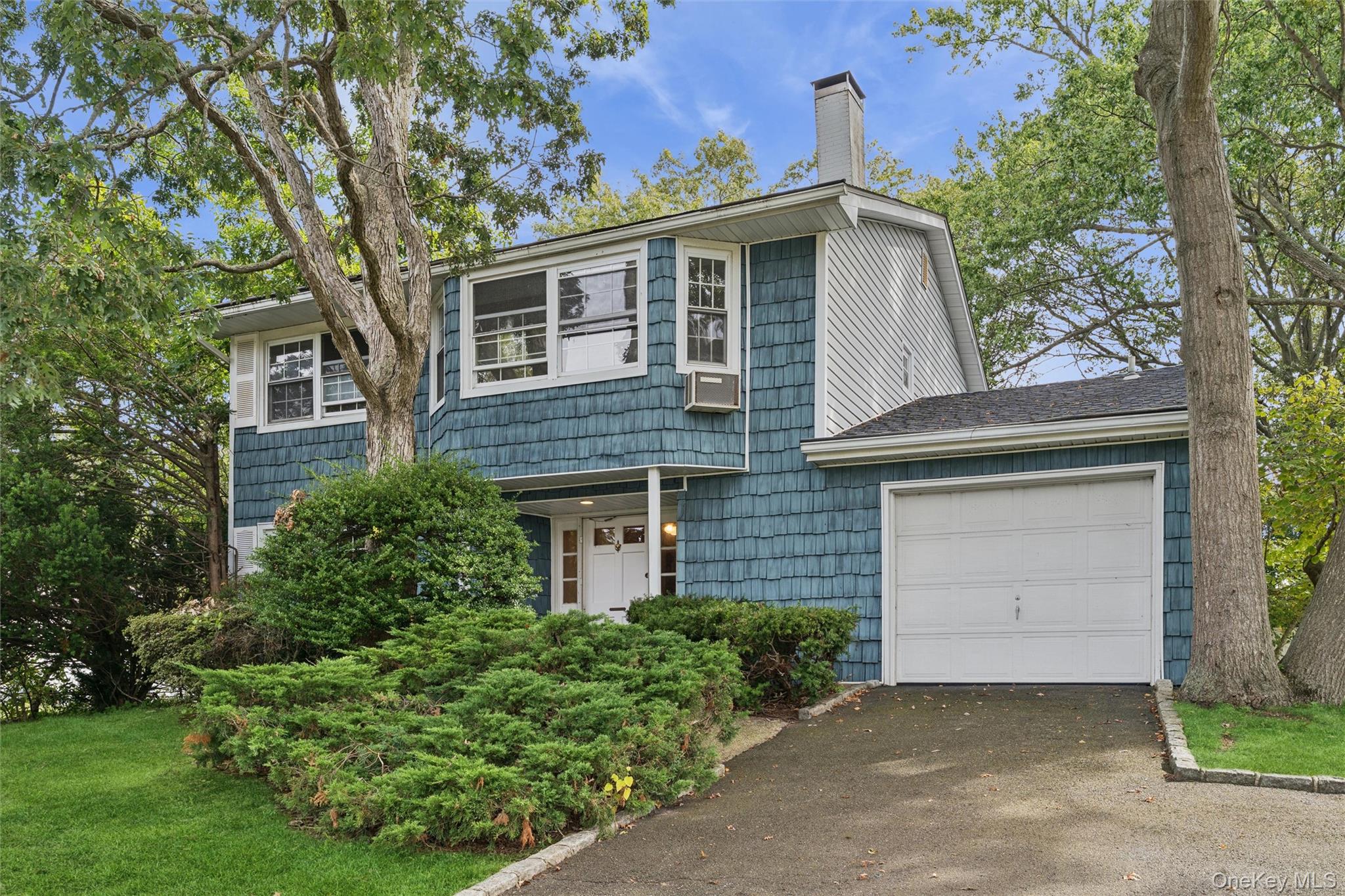 183 Ballad Circle, Holbrook, NY 11741