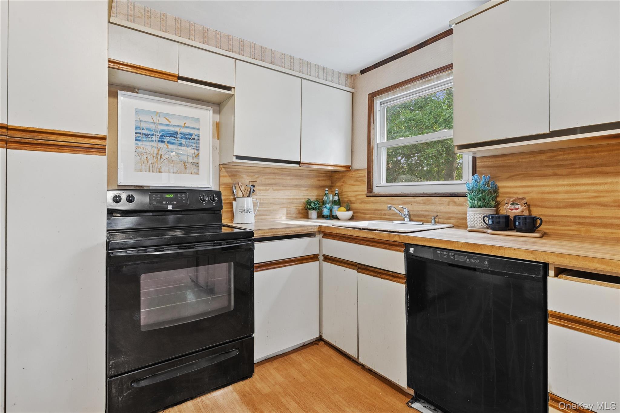 183 Ballad Circle, Holbrook, NY 11741