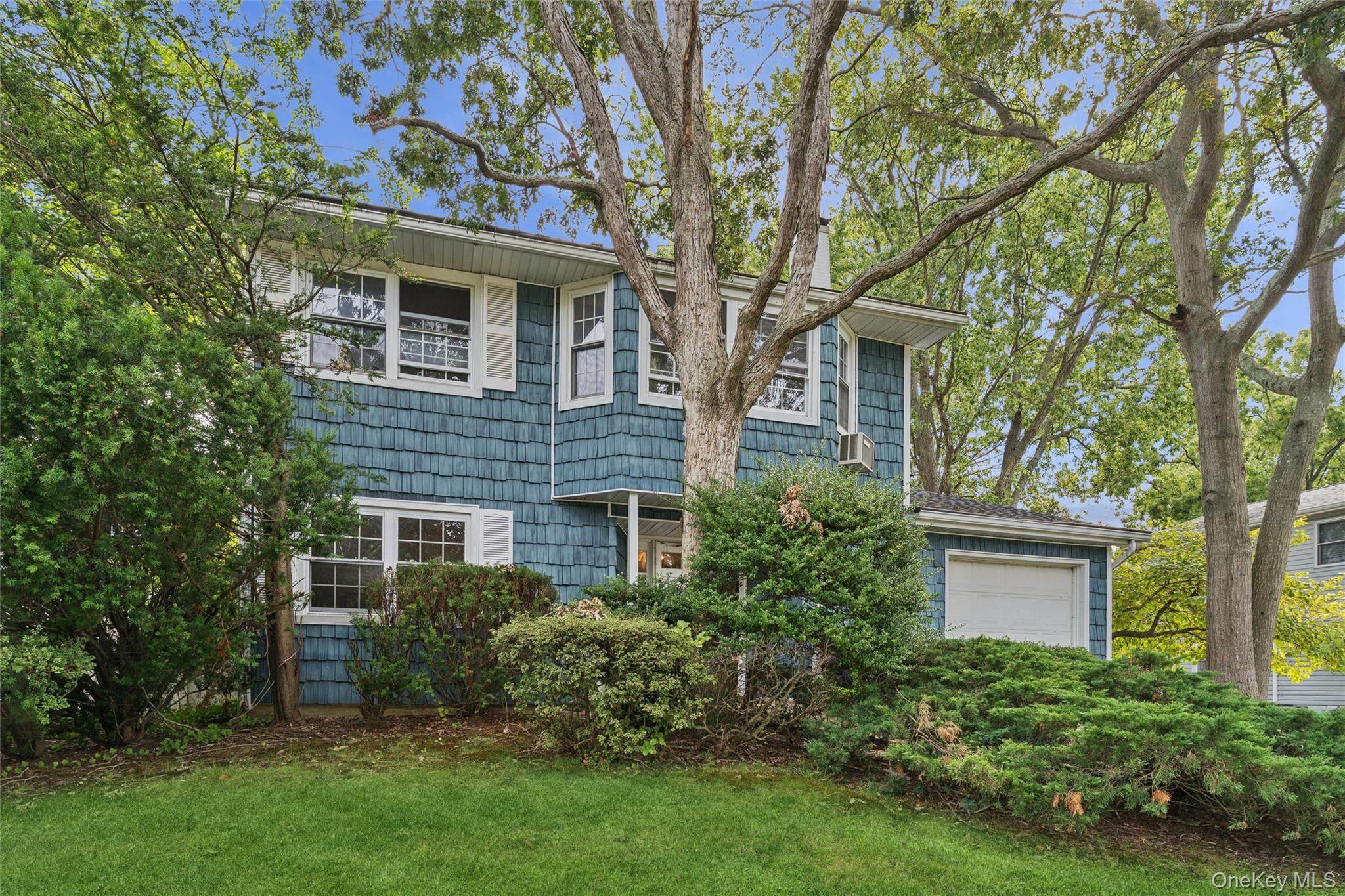 183 Ballad Circle, Holbrook, NY 11741