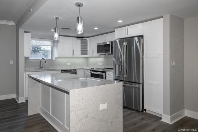 100 Glen Street # N2408, Glen Cove, NY 11542