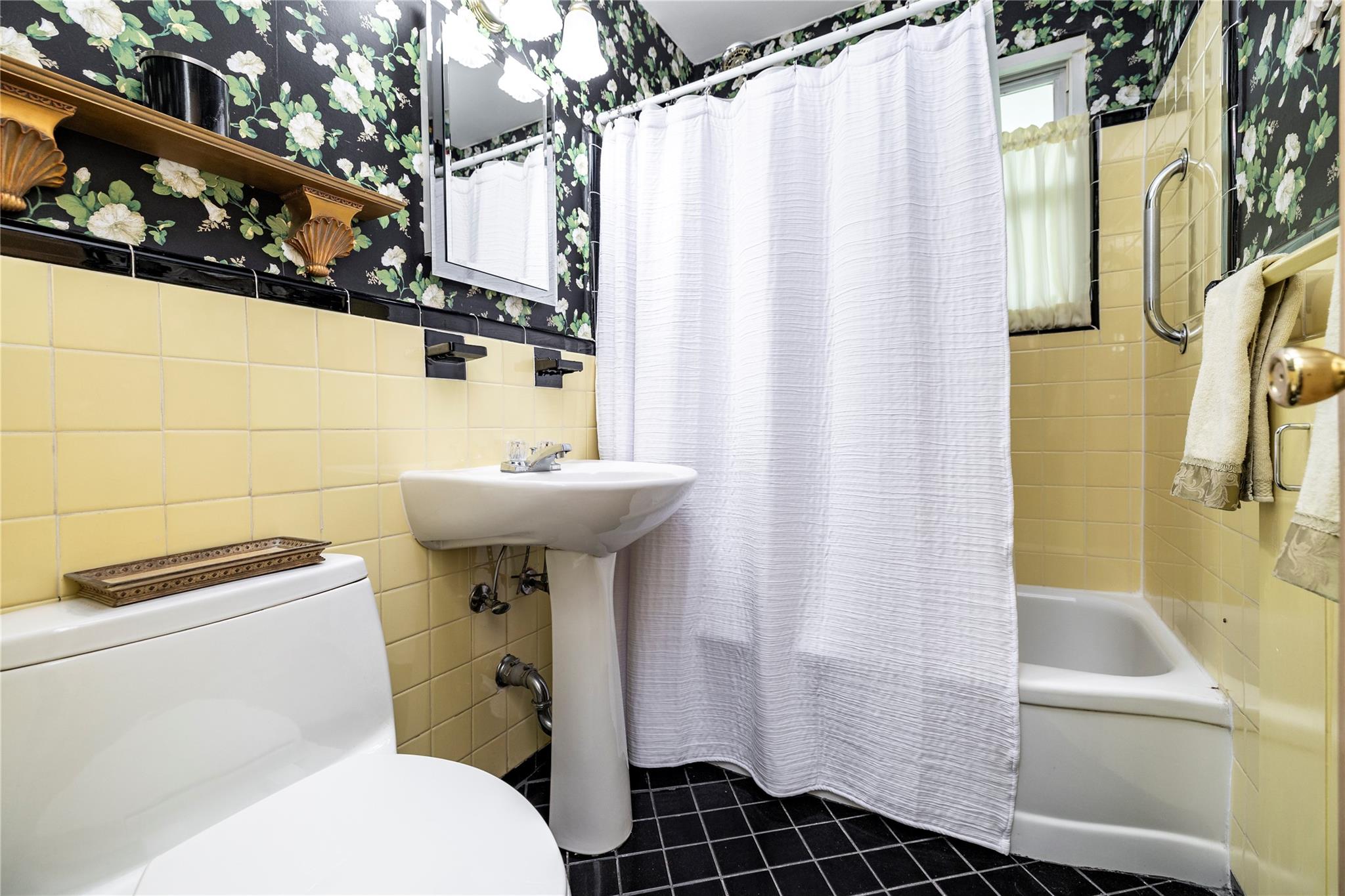 82-25 268 Street # 175B, New Hyde Park, NY 11004