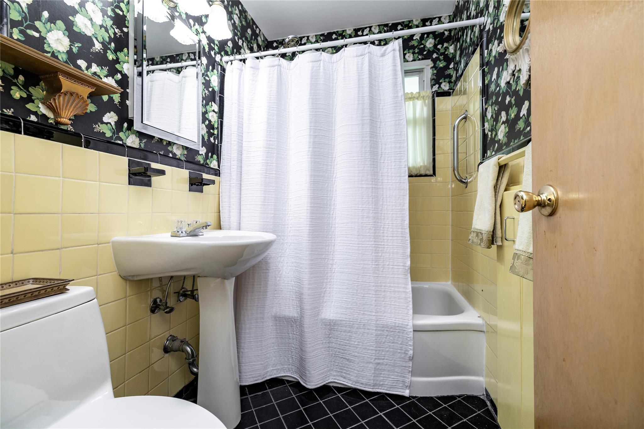 82-25 268 Street # 175B, New Hyde Park, NY 11004