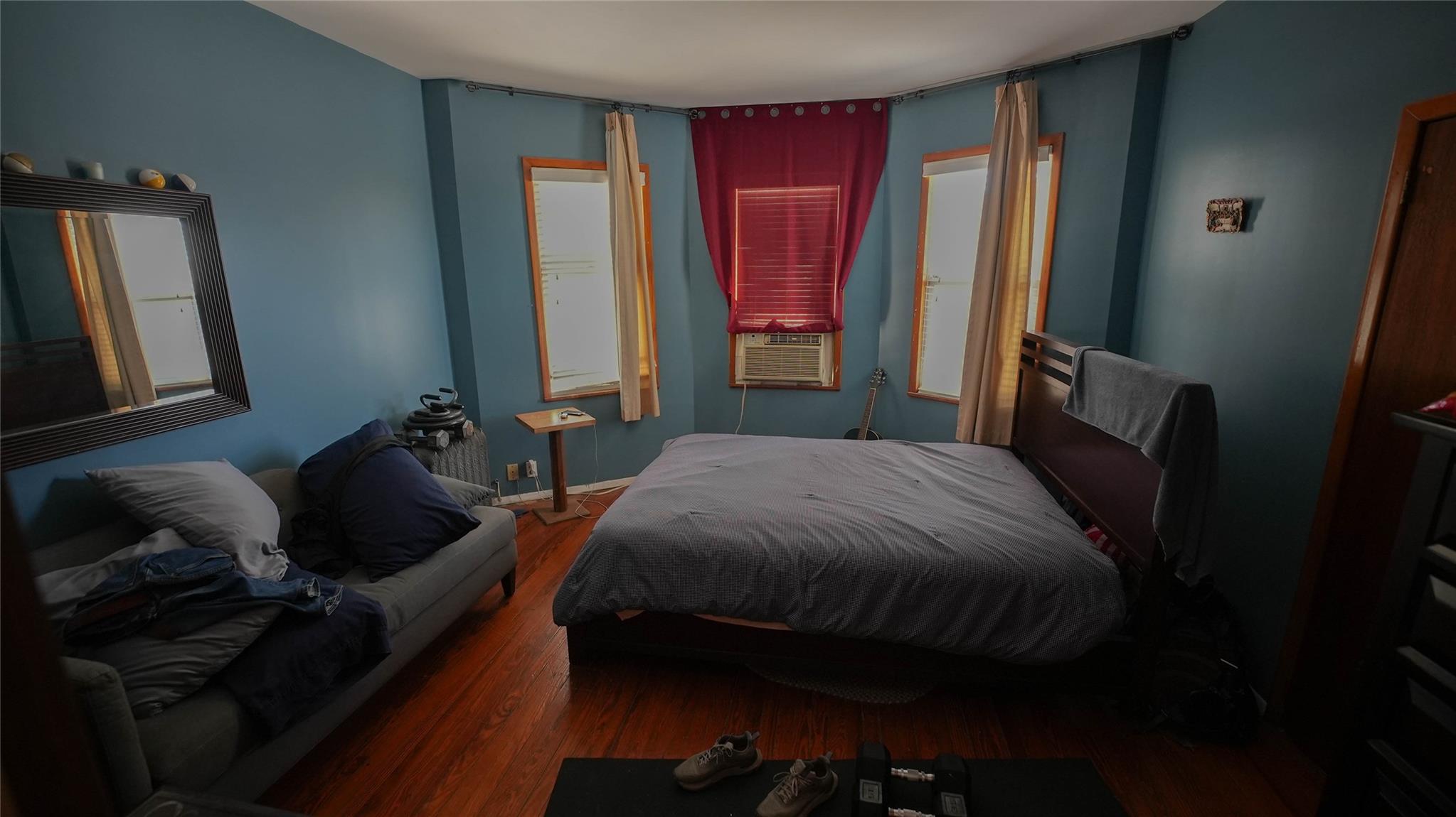 5214 92nd St, Elmhurst, NY 11373