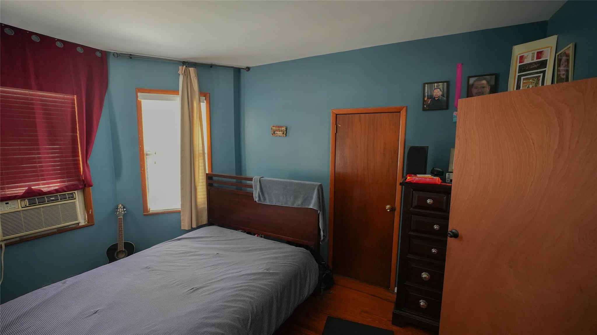 5214 92nd St, Elmhurst, NY 11373