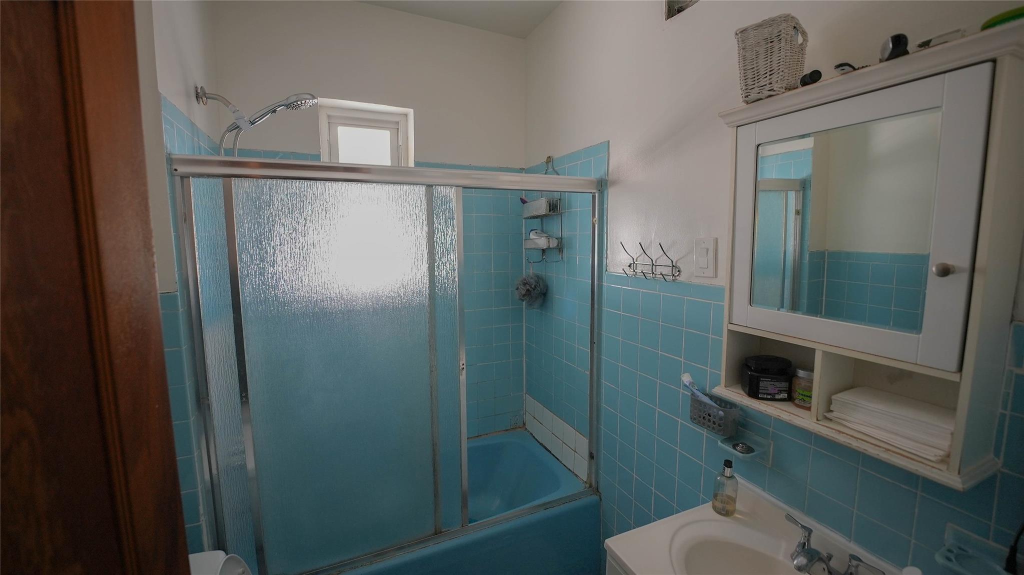 5214 92nd St, Elmhurst, NY 11373