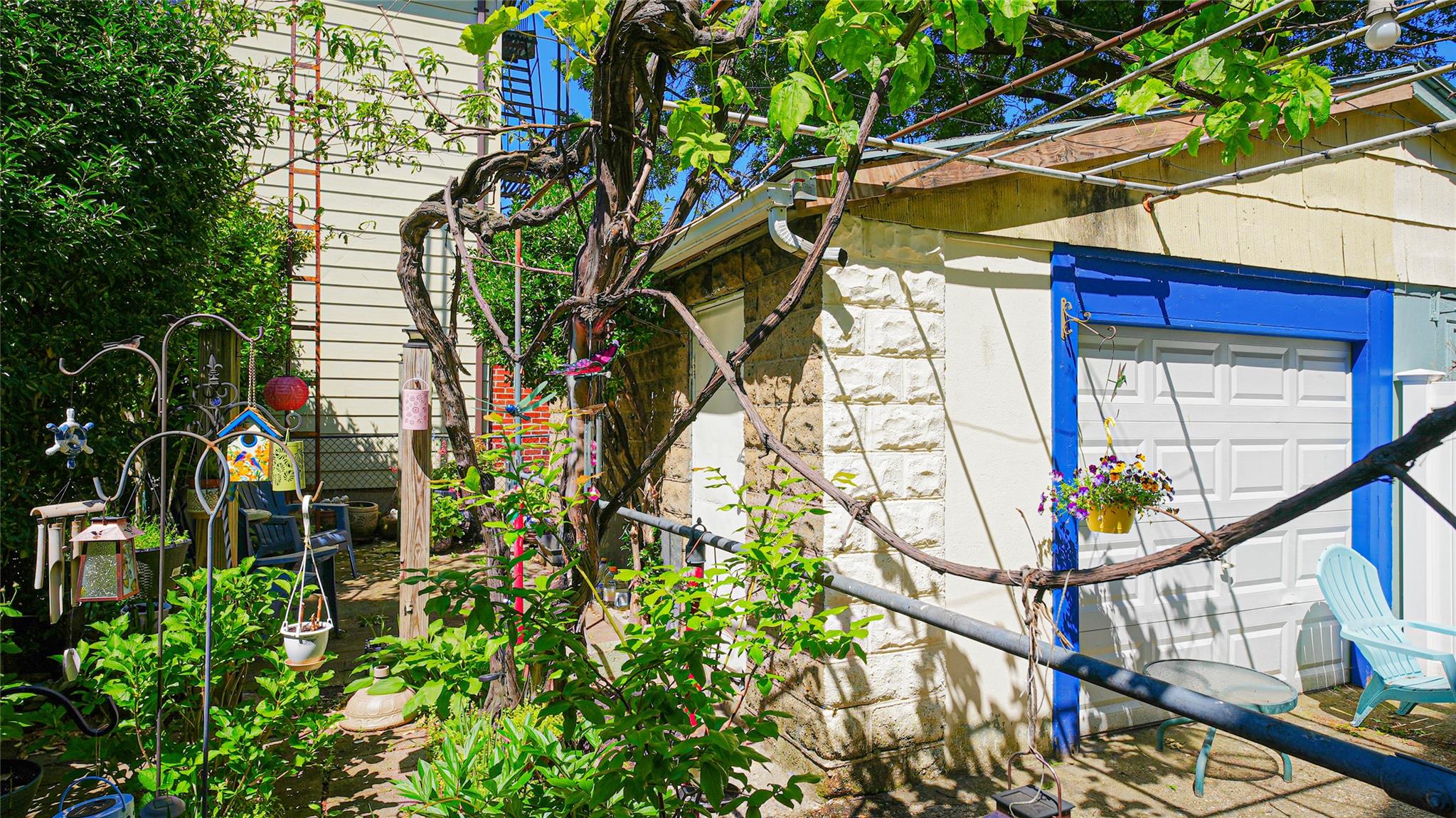 5214 92nd St, Elmhurst, NY 11373