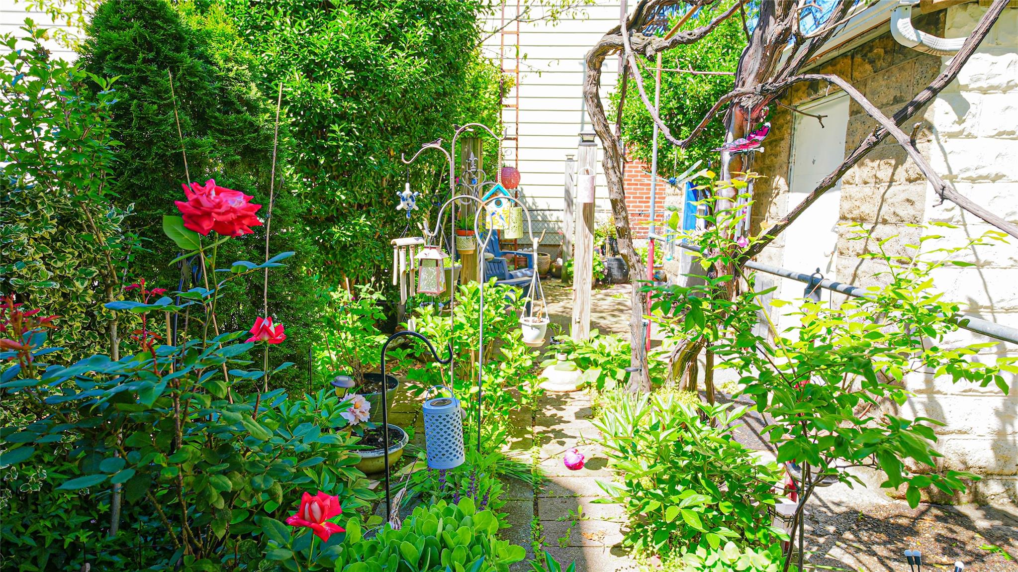 5214 92nd St, Elmhurst, NY 11373