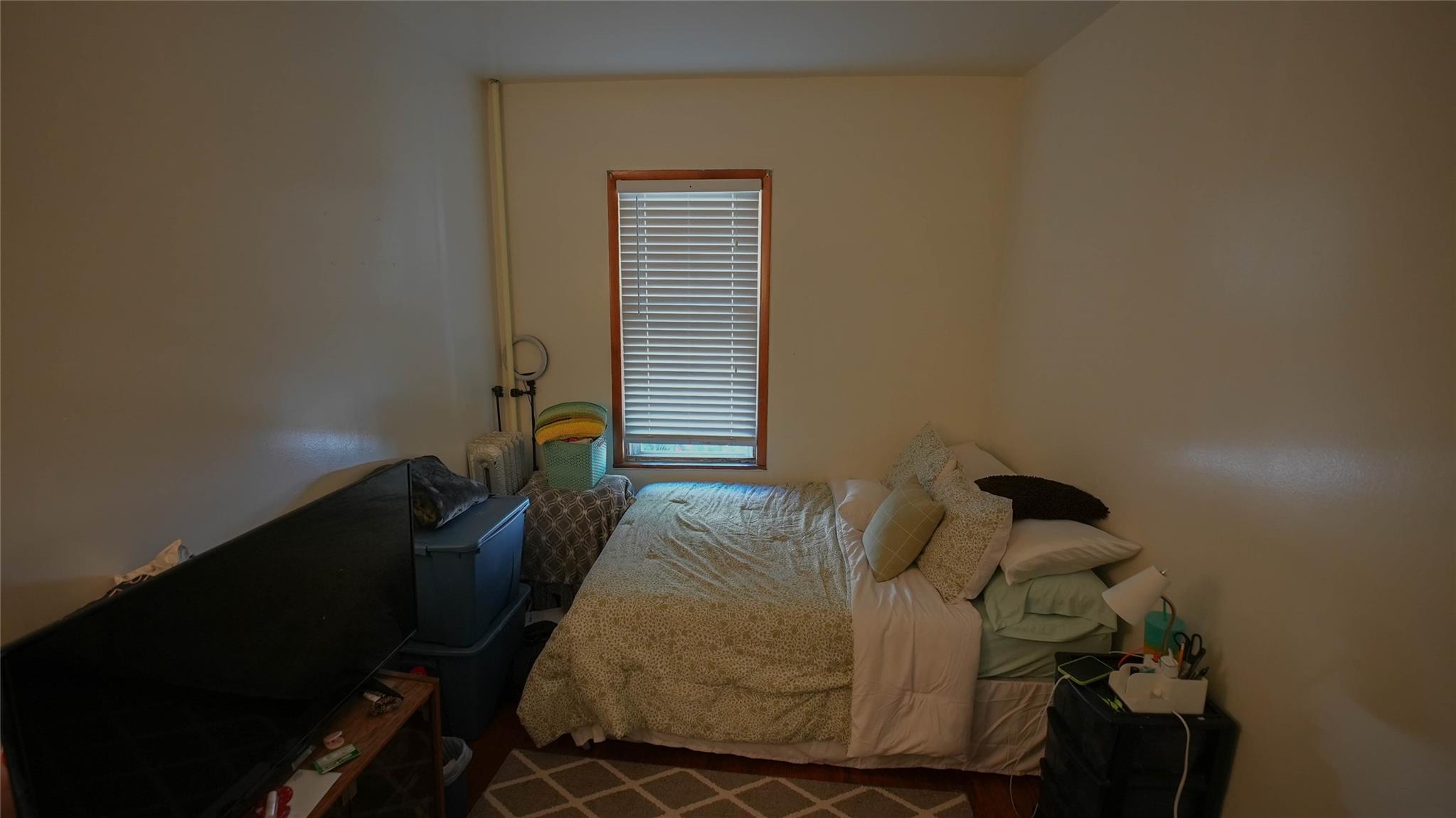 5214 92nd St, Elmhurst, NY 11373