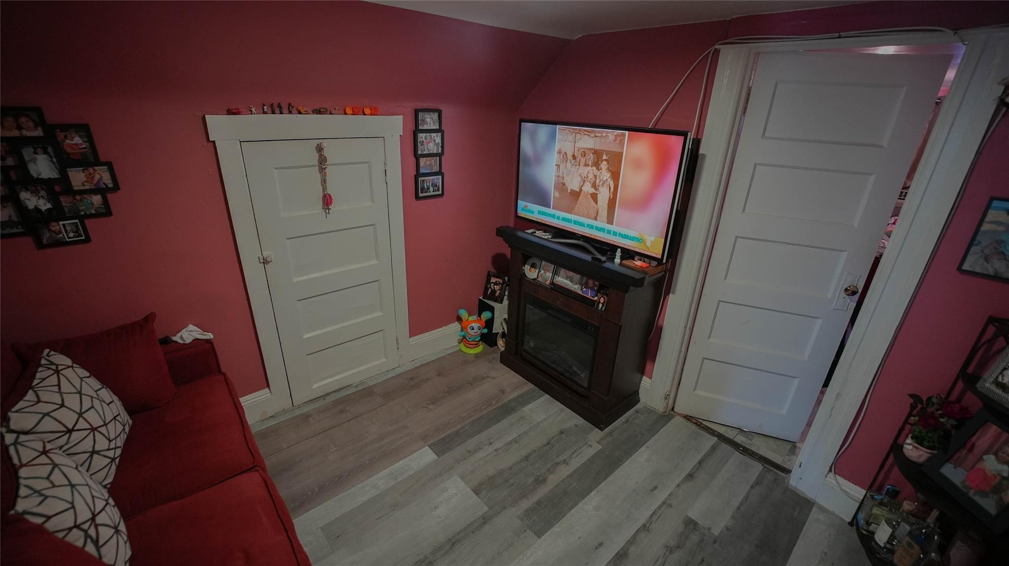 5214 92nd St, Elmhurst, NY 11373