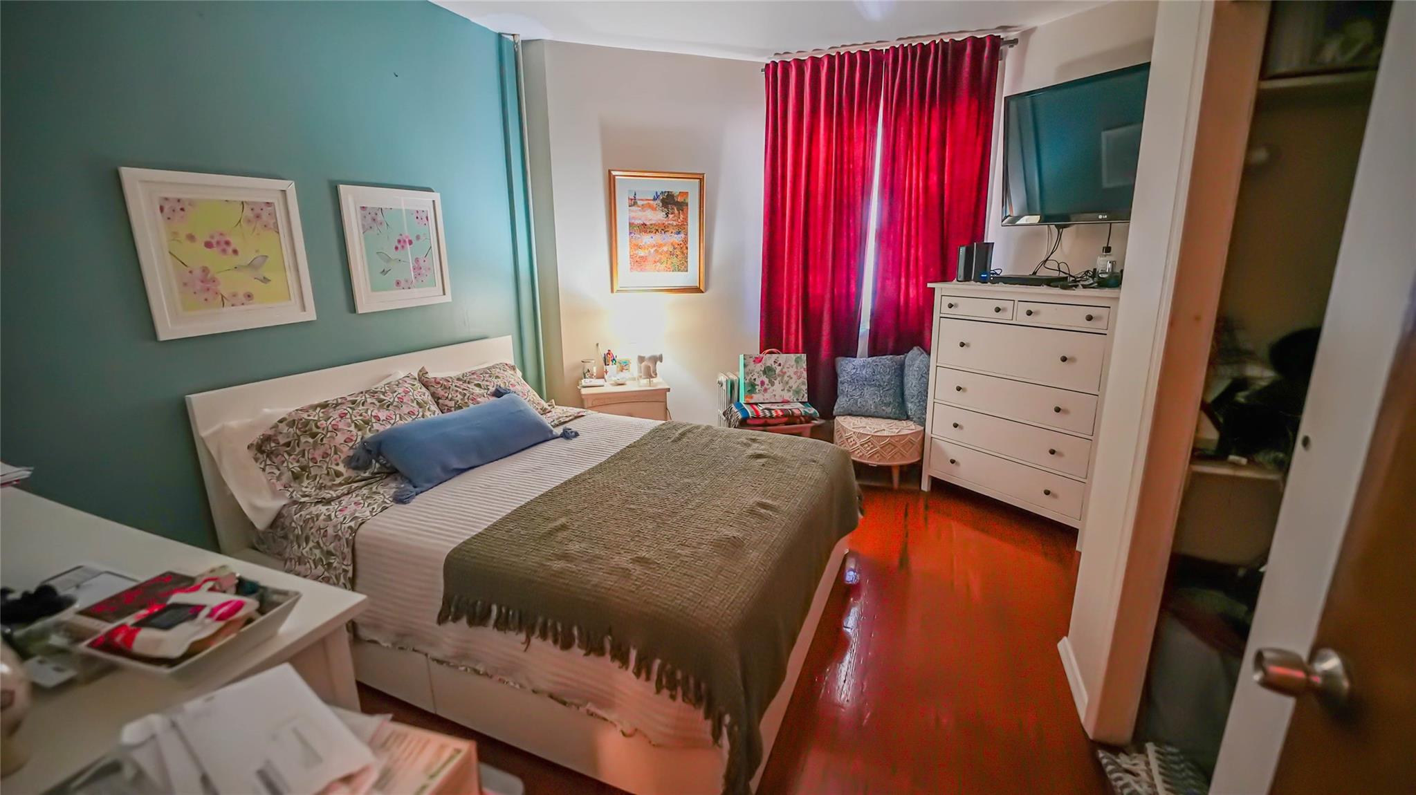 5214 92nd St, Elmhurst, NY 11373