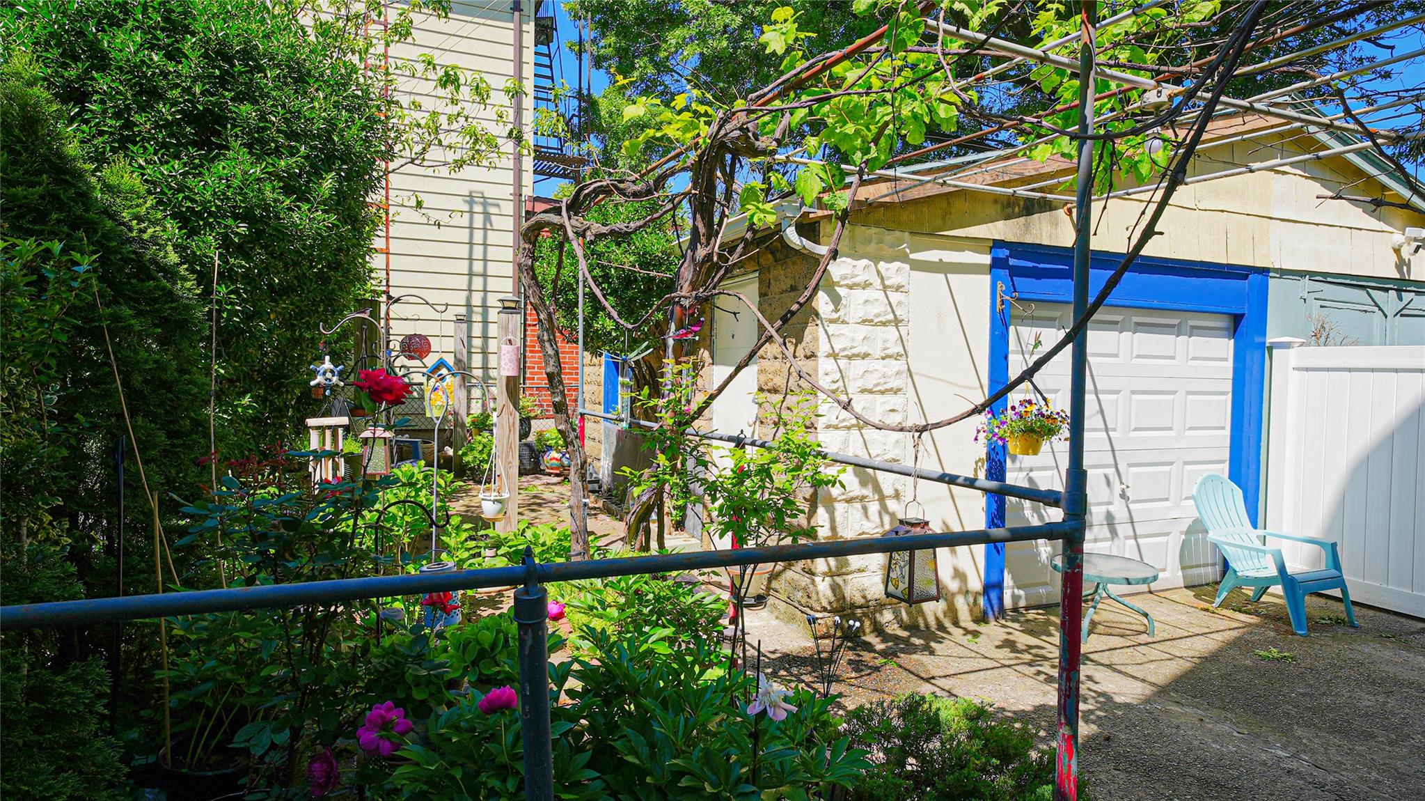 5214 92nd St, Elmhurst, NY 11373