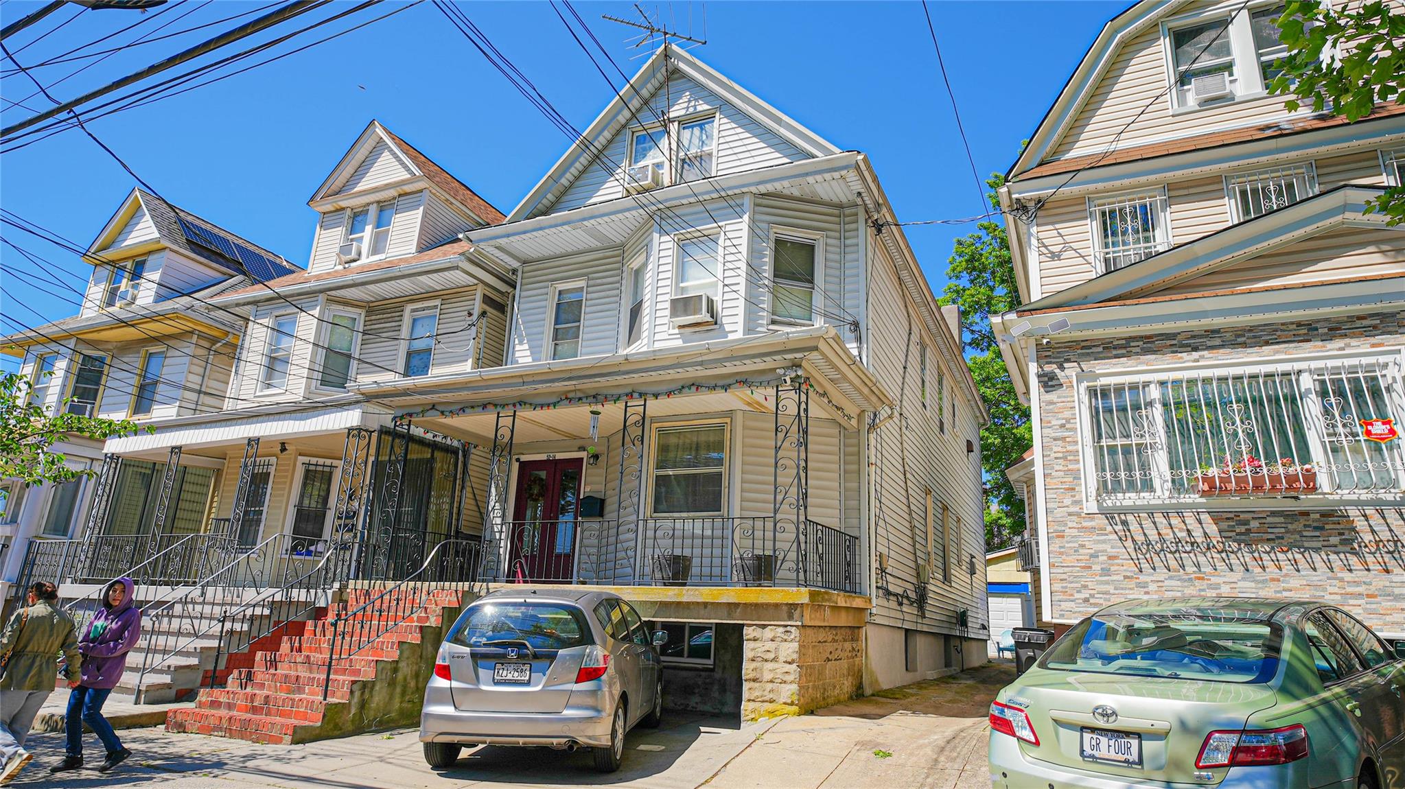 5214 92nd St, Elmhurst, NY 11373