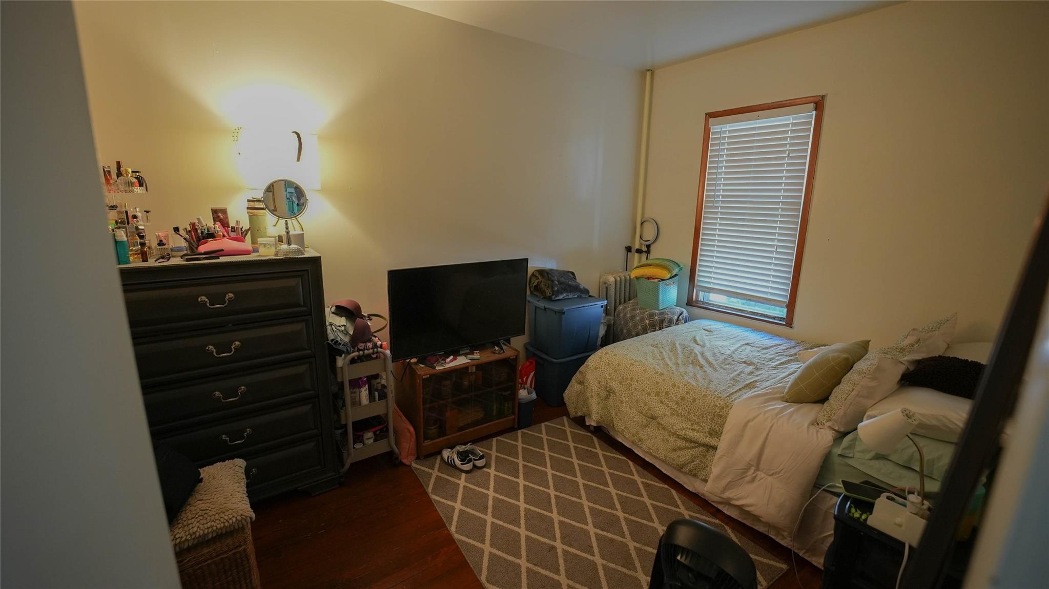 5214 92nd St, Elmhurst, NY 11373