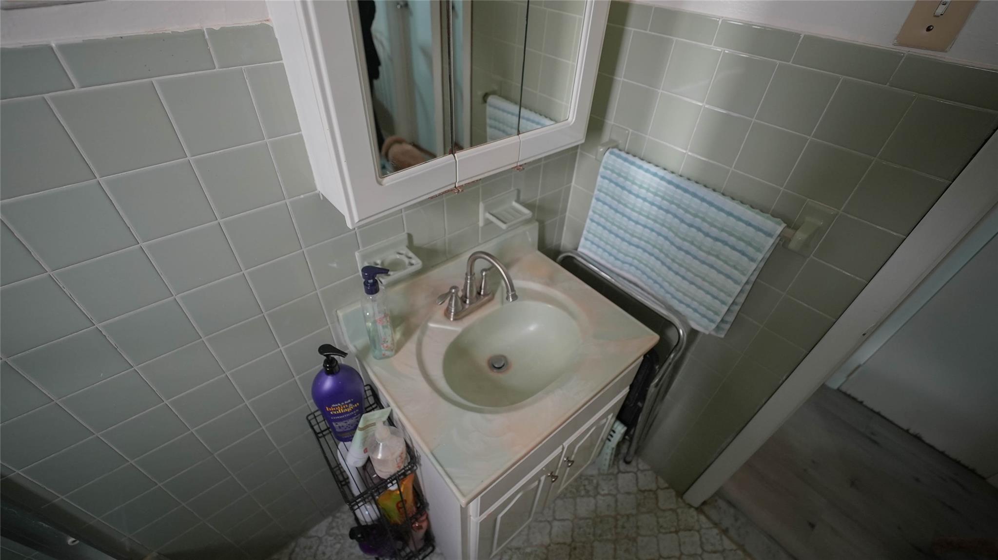 5214 92nd St, Elmhurst, NY 11373