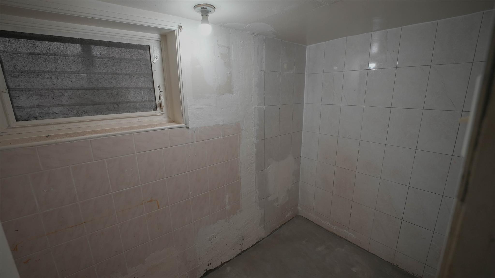 5214 92nd St, Elmhurst, NY 11373