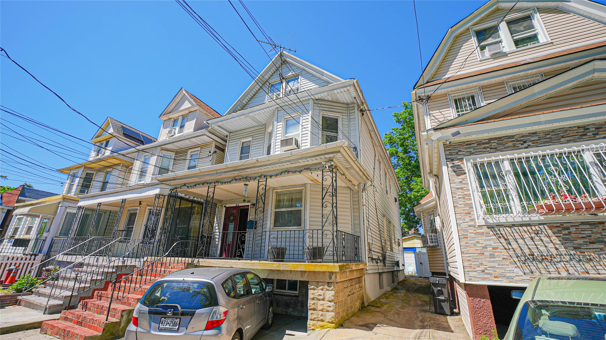 5214 92nd St, Elmhurst, NY 11373