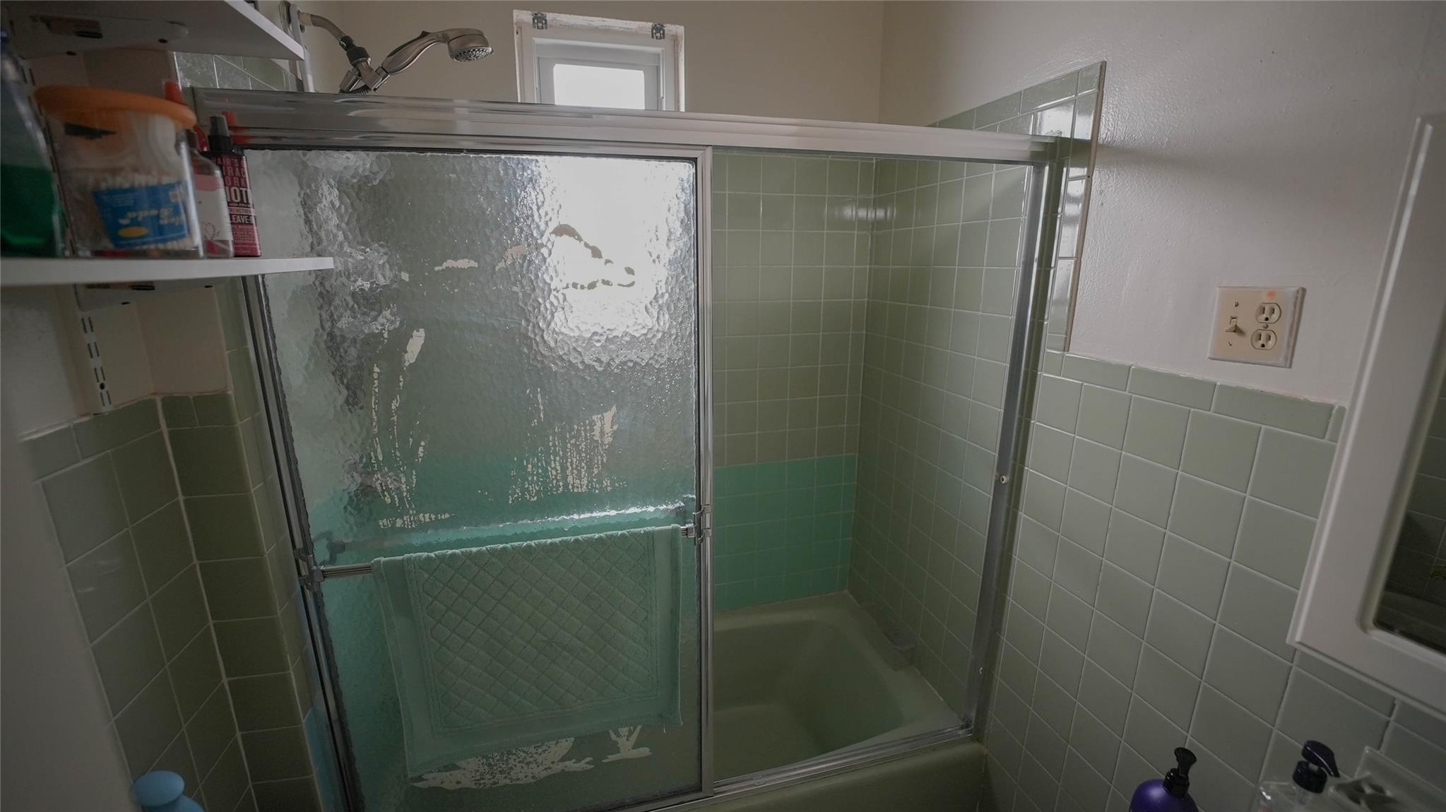 5214 92nd St, Elmhurst, NY 11373