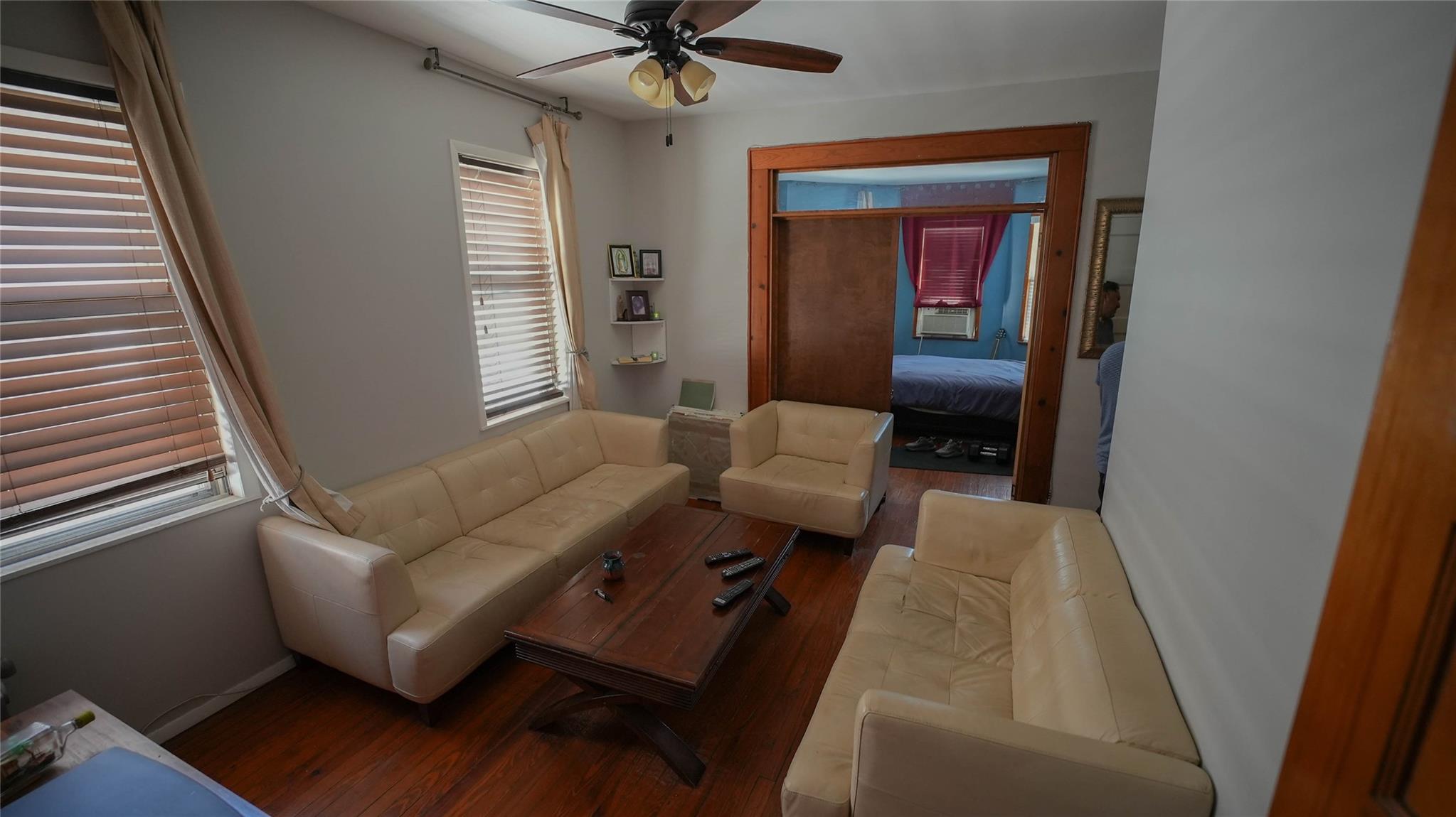 5214 92nd St, Elmhurst, NY 11373