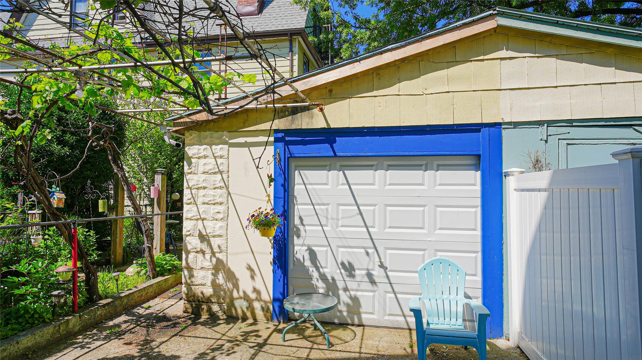 5214 92nd St, Elmhurst, NY 11373