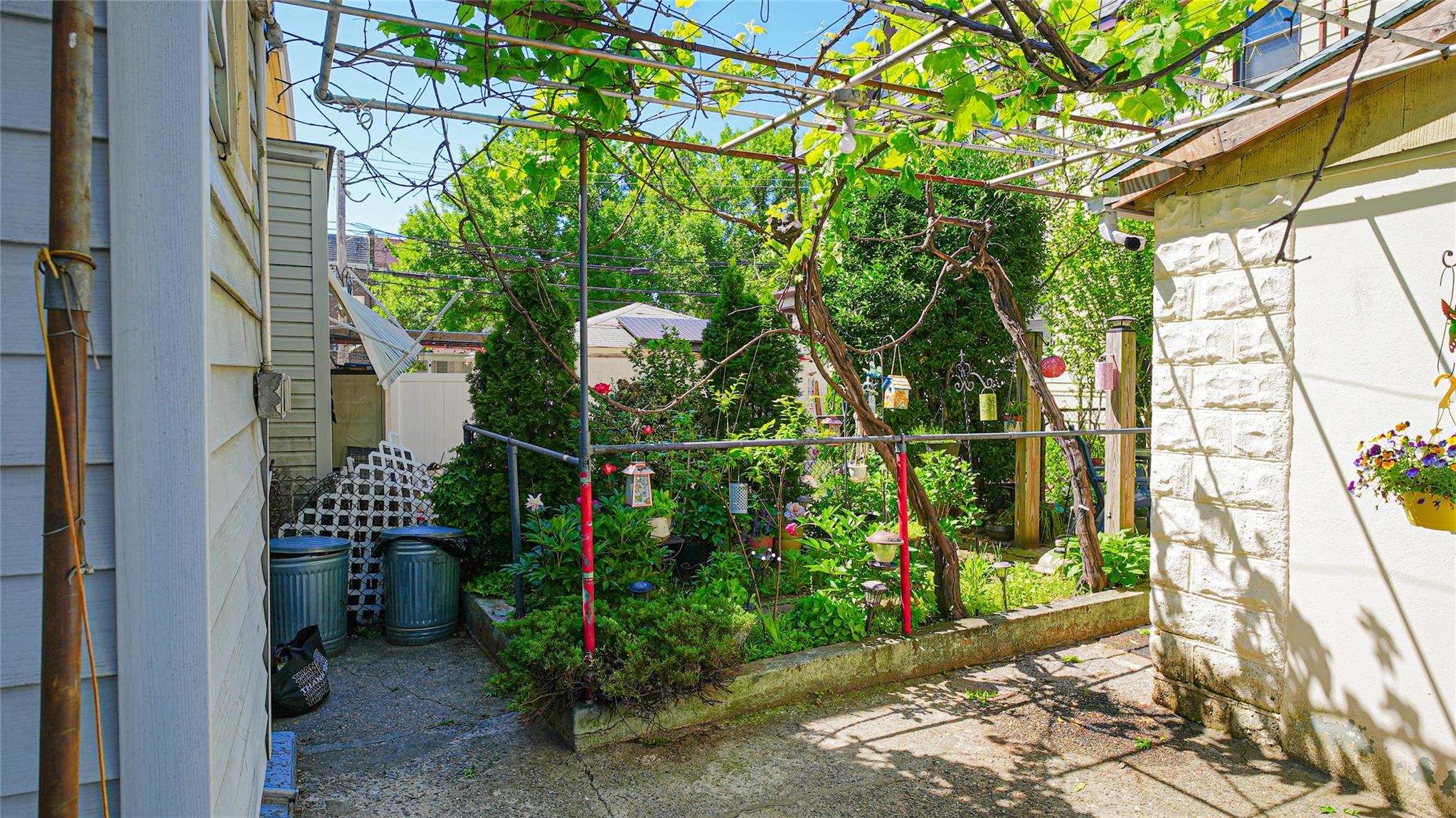 5214 92nd St, Elmhurst, NY 11373