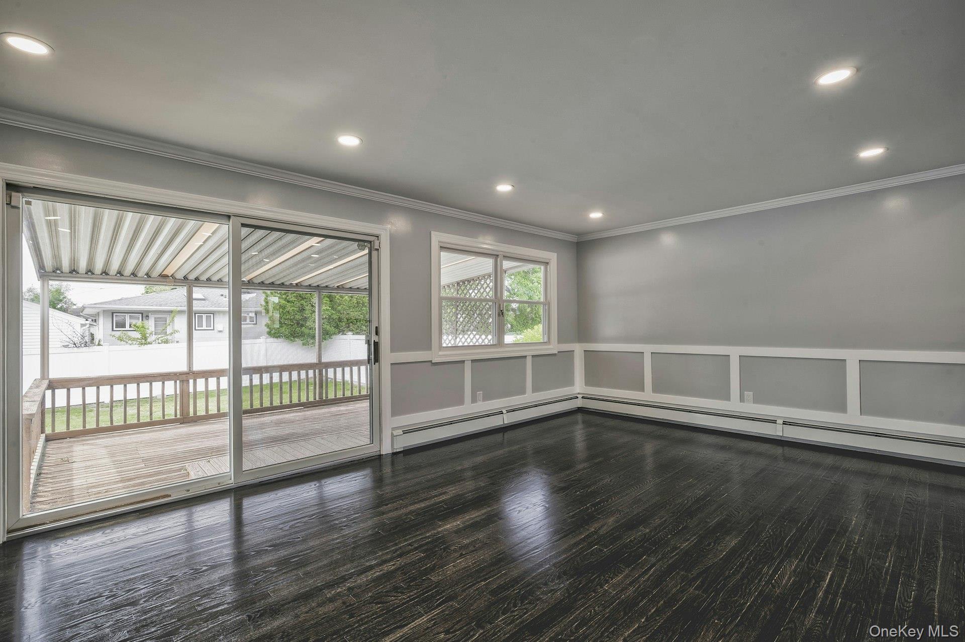 646 Evelyn Ave Avenue, East Meadow, NY 11554