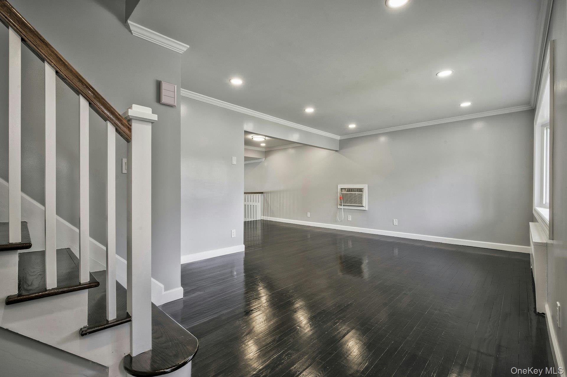 646 Evelyn Ave Avenue, East Meadow, NY 11554