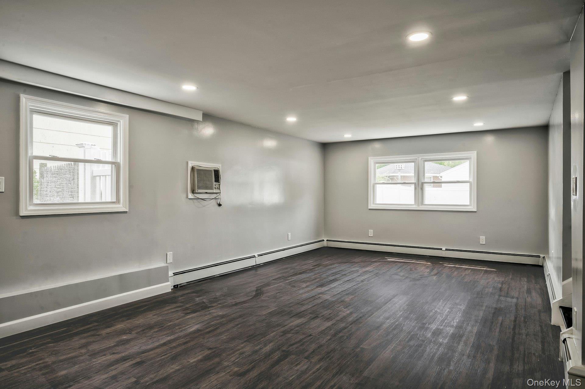 646 Evelyn Ave Avenue, East Meadow, NY 11554