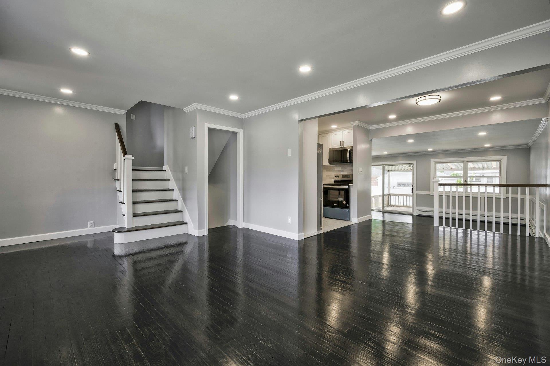 646 Evelyn Ave Avenue, East Meadow, NY 11554