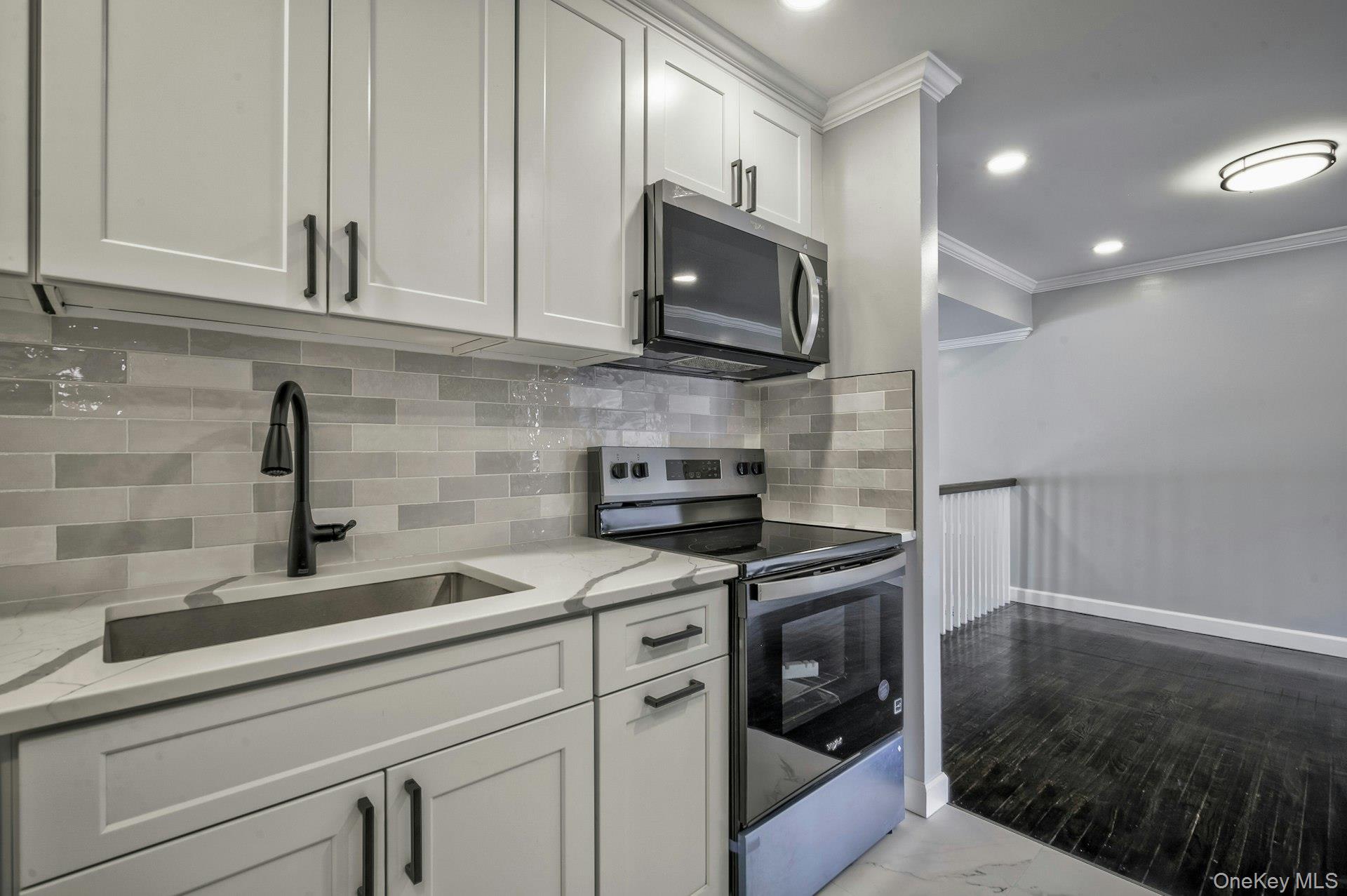 646 Evelyn Ave Avenue, East Meadow, NY 11554