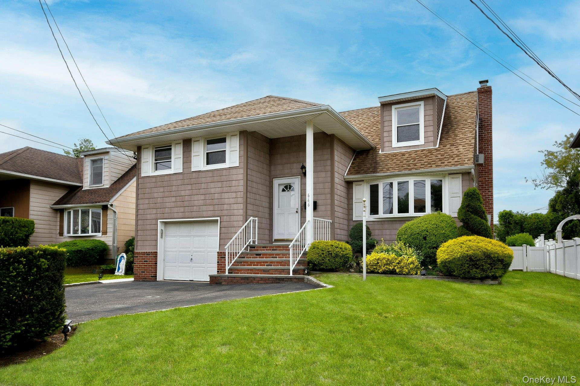 646 Evelyn Ave Avenue, East Meadow, NY 11554