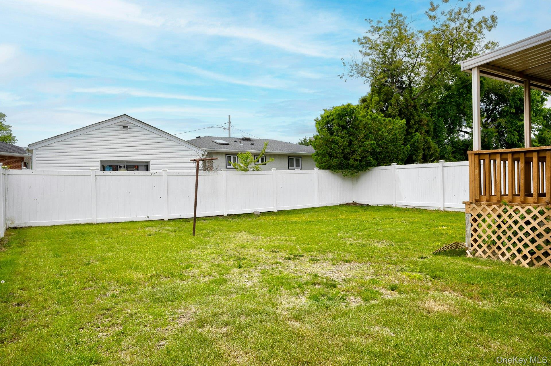 646 Evelyn Ave Avenue, East Meadow, NY 11554