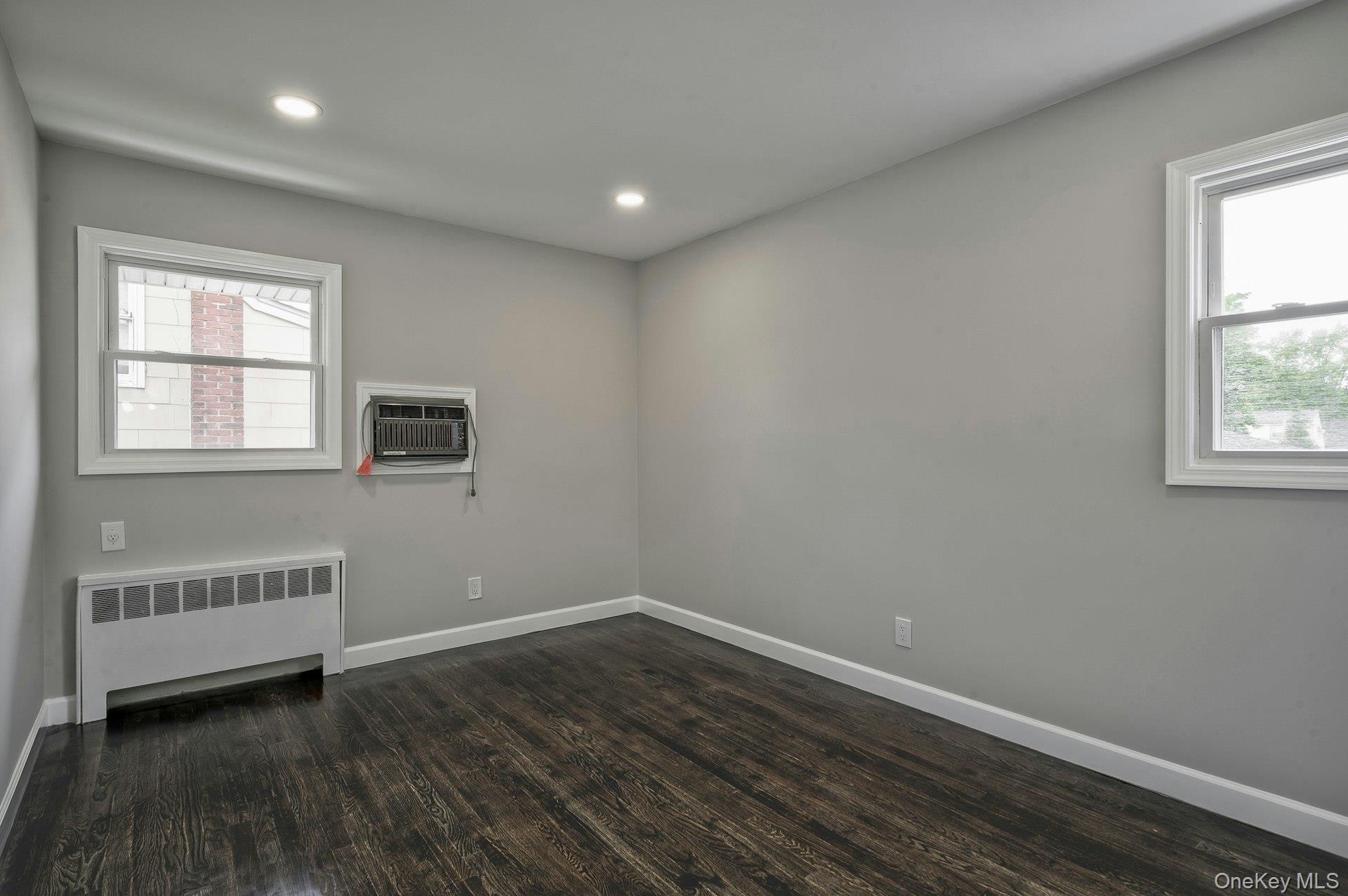 646 Evelyn Ave Avenue, East Meadow, NY 11554