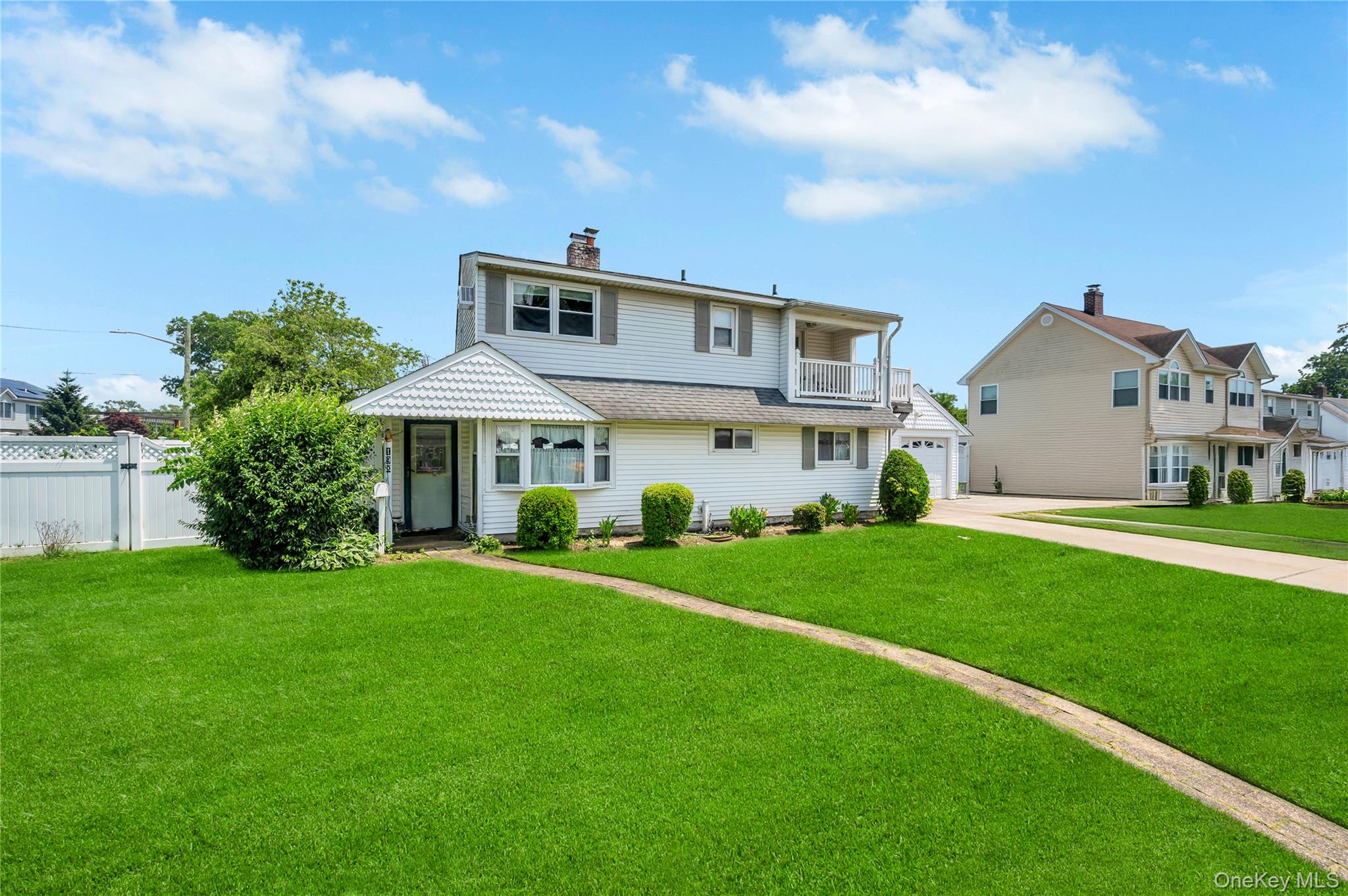 190 Meridian Road, Levittown, NY 11756