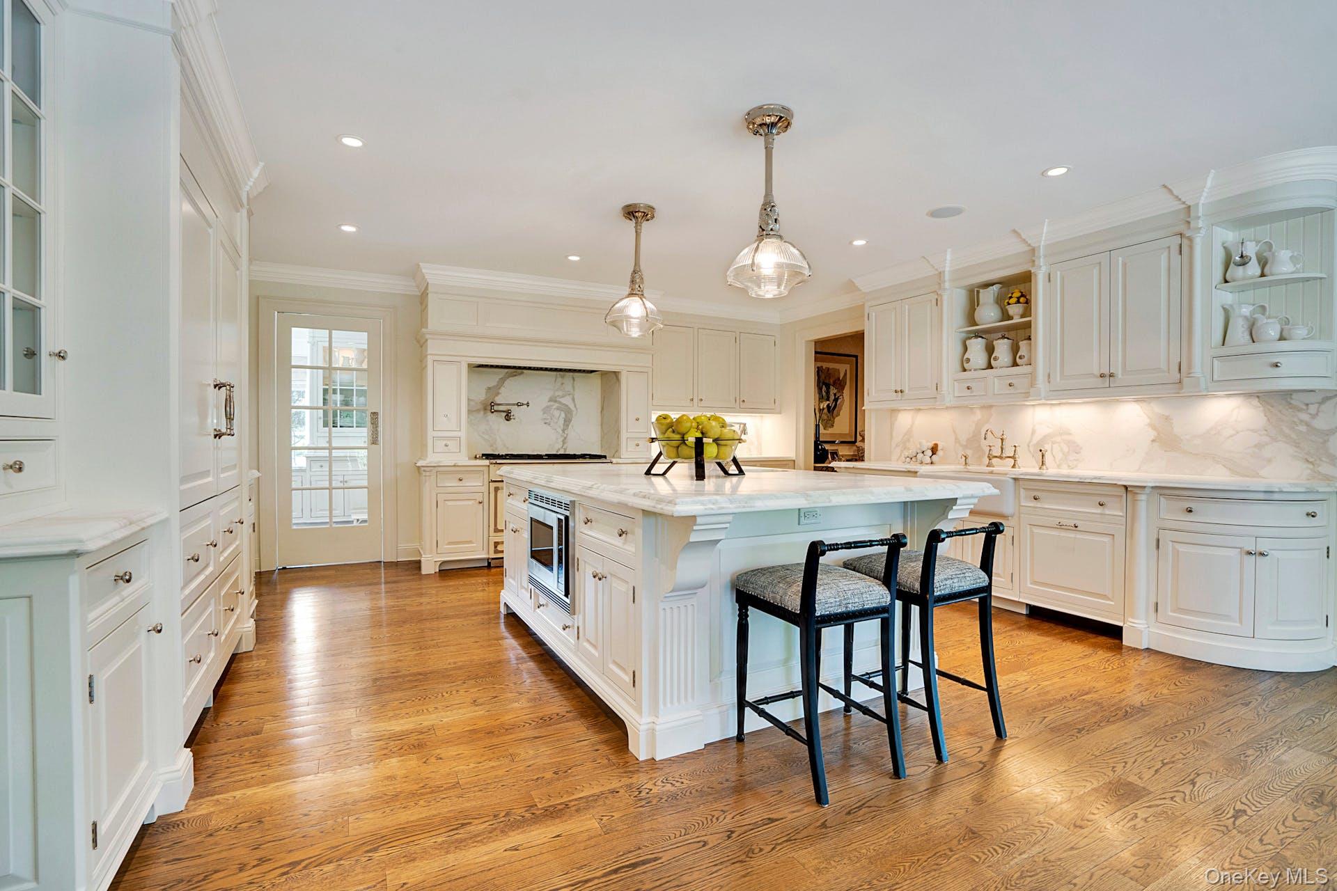 191 Elderfields Road, Manhasset, NY 11030